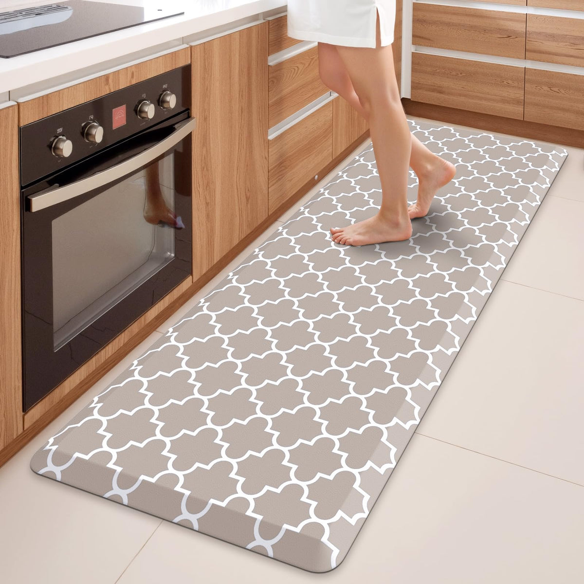 WISELIFE Anti-Fatigue Cushioned Kitchen Mat / Rug ,17.3"x 28",Non Slip Heavy Duty PVC Ergonomic Waterproof Comfort Rugs for Floor Home, Office, Sink, Laundry,Black
