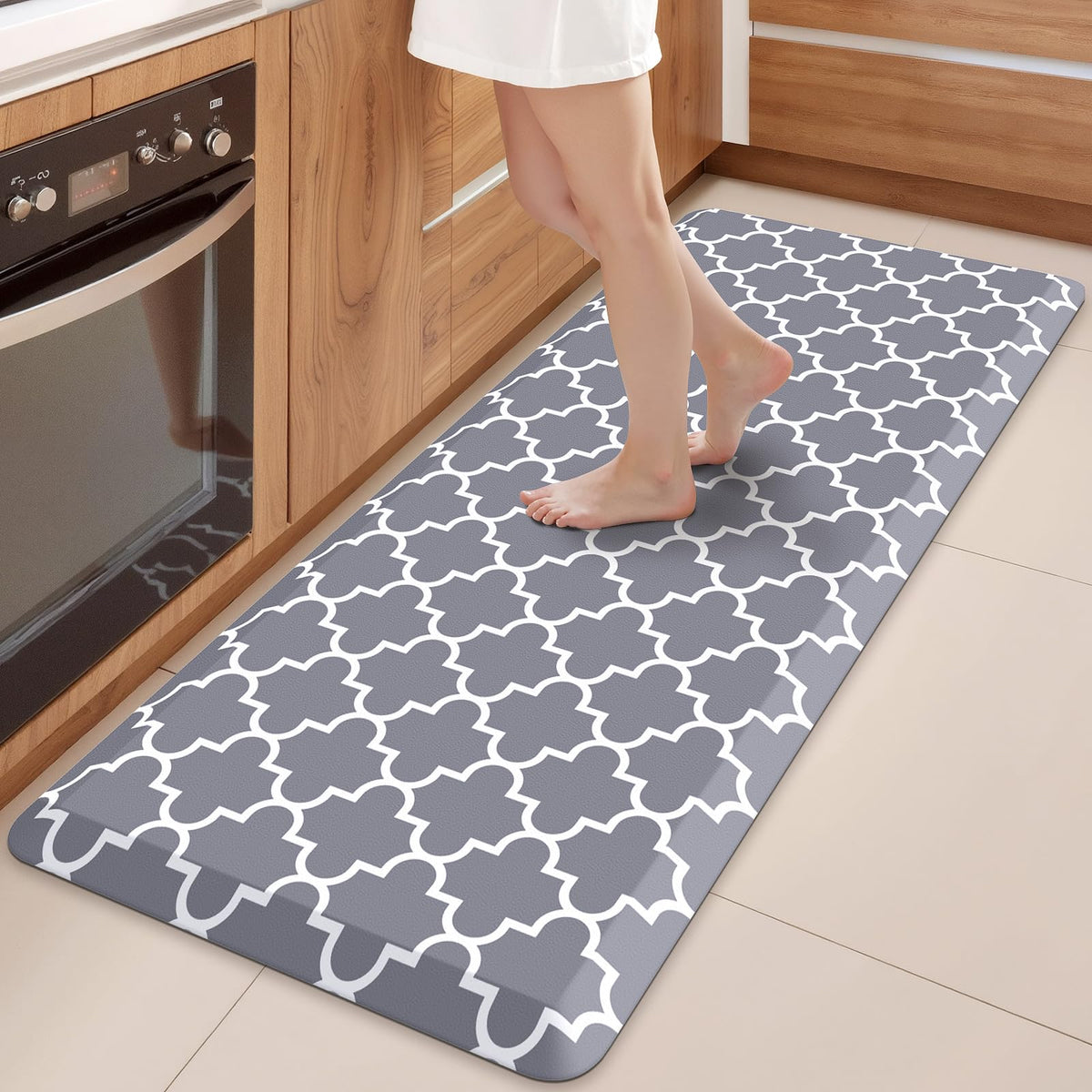 WISELIFE Anti-Fatigue Cushioned Kitchen Mat / Rug ,17.3"x 28",Non Slip Heavy Duty PVC Ergonomic Waterproof Comfort Rugs for Floor Home, Office, Sink, Laundry,Black