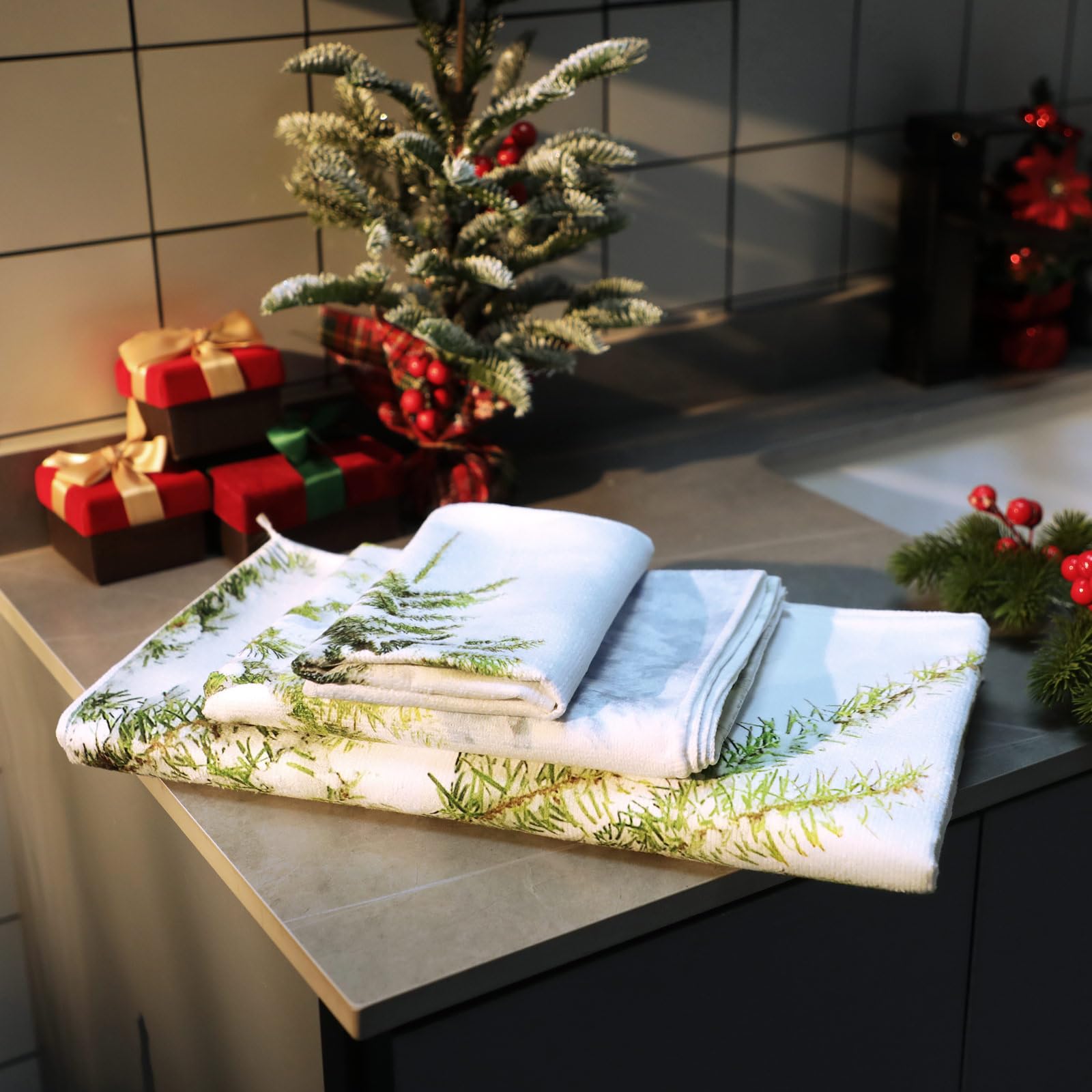 Preboun 3 Pack Christmas Gnome Bathroom Towels Set - Christmas Tree Hand Towels, Winter Snowflake Bath Towels, Soft Absorbent Dish Towels for Bathroom, Kitchen, Home, Hotel, Beach, Gym, Spa