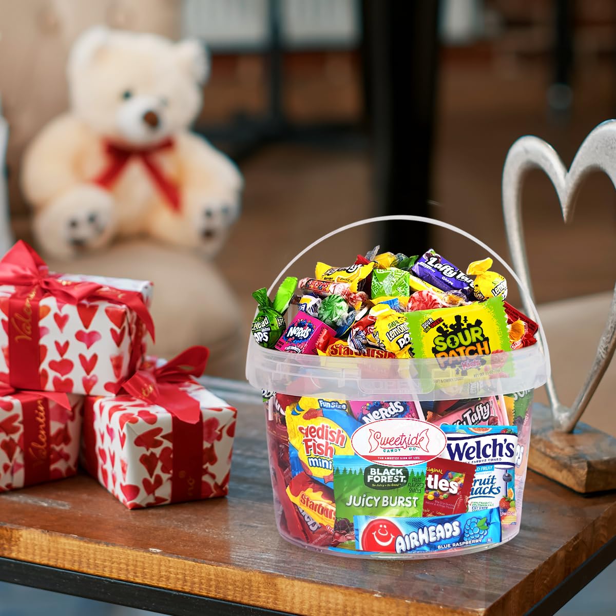 Bulk Candy Variety Pack - 2 Pound Care Package Assorted Basket, Snack Food Gift, Office Assortment Gift for Birthday Party, Kids, College Students & Adults (Pack of 1))