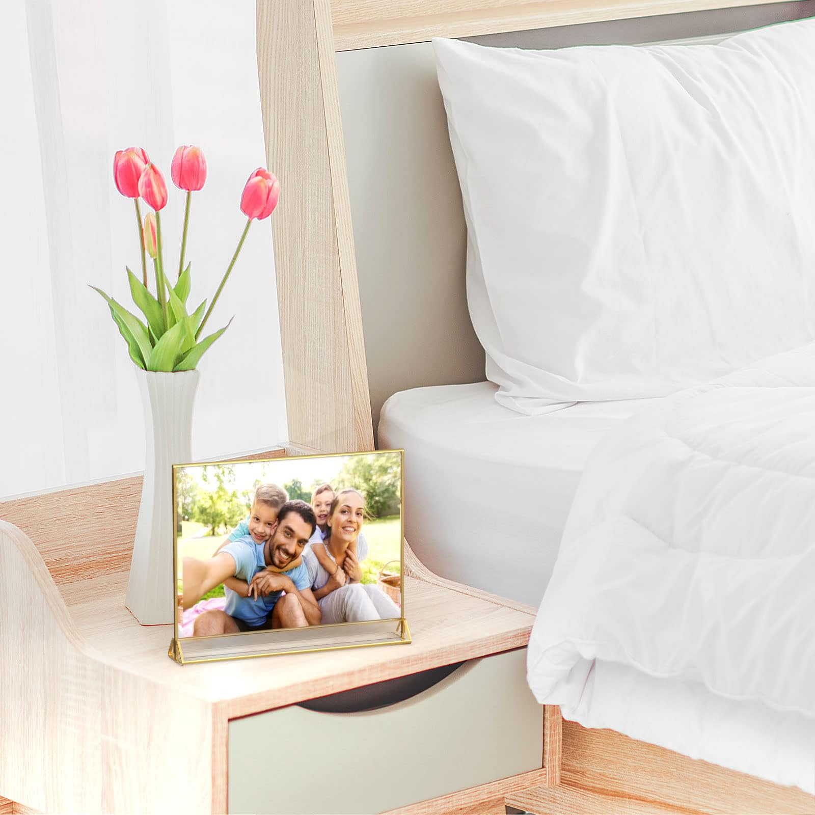 NIUBEE 6Pack 6 x 4 Horizontal Clear Acrylic Sign Holder with Gold Borders, Double Sided Table Menu Stands Picture Frames for Wedding Table Numbers, Restaurant Signs, Photos and Art Display