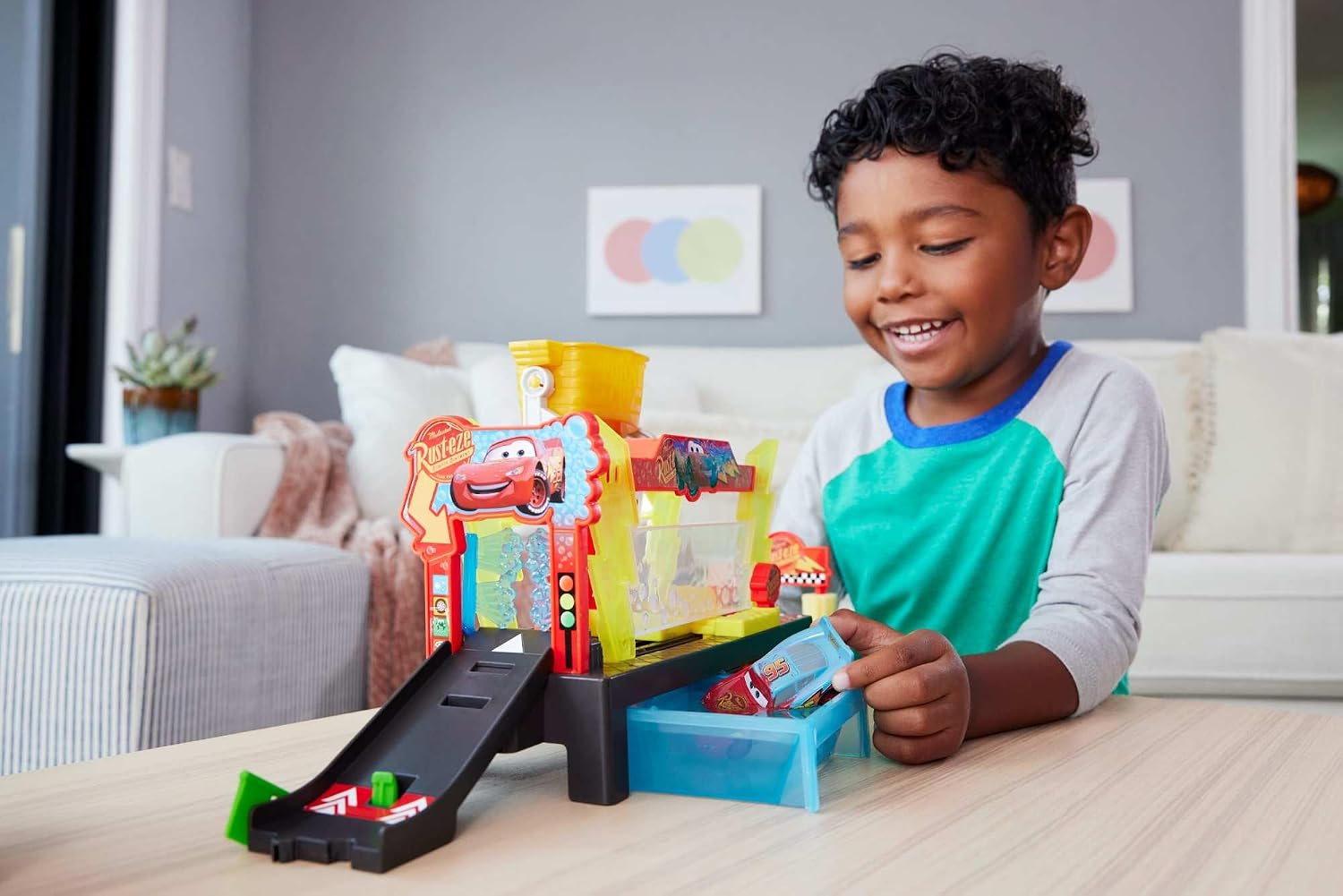 Mattel Disney and Pixar Cars Color Changers Car Wash Playset with Color Changing Lightning McQueen Toy Vehicle, 20-Inches Long, Connects to Other Sets