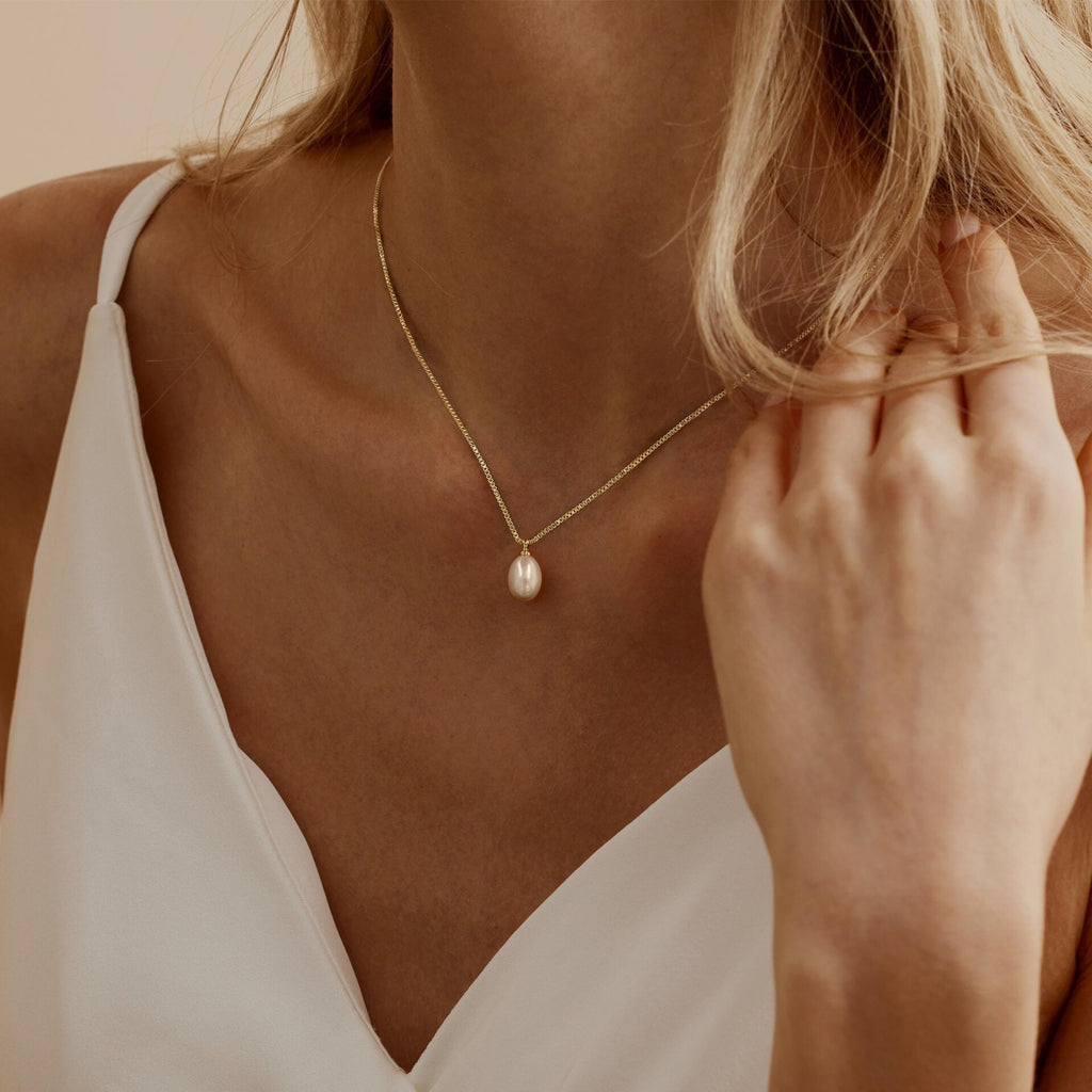 Pearl Necklace for Women Trendy,14k Gold Plated Necklace Dainty Wedding Necklace Small Cute Choker Necklace Gold Prom Drop Necklace Vintage Waterproof Jewelry for Women Prom Jewelry Fashion Gifts