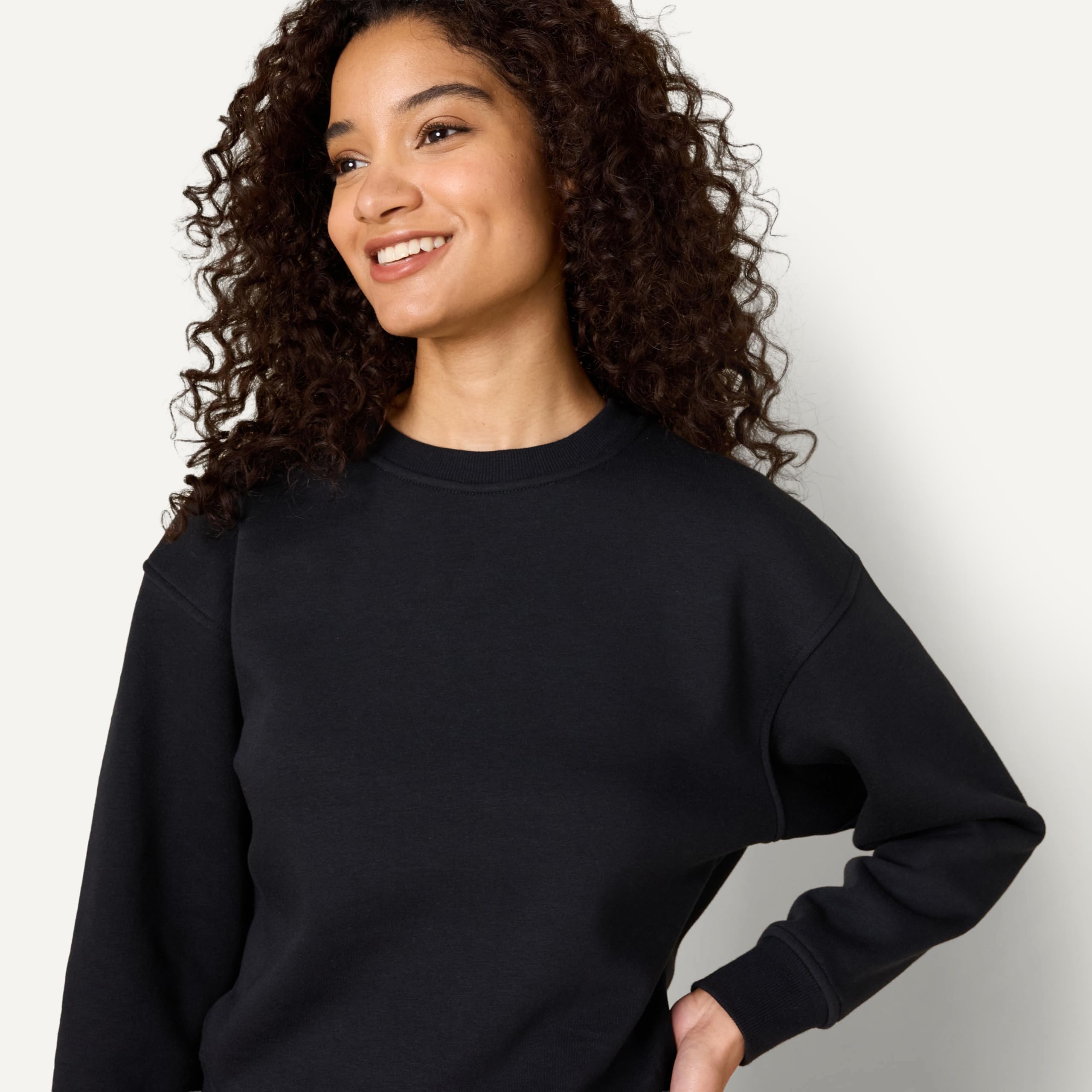 Amazon Essentials x Sofia Grainge Women's Relaxed Fit Boxy Drop Shoulder Crewneck Sweatshirt