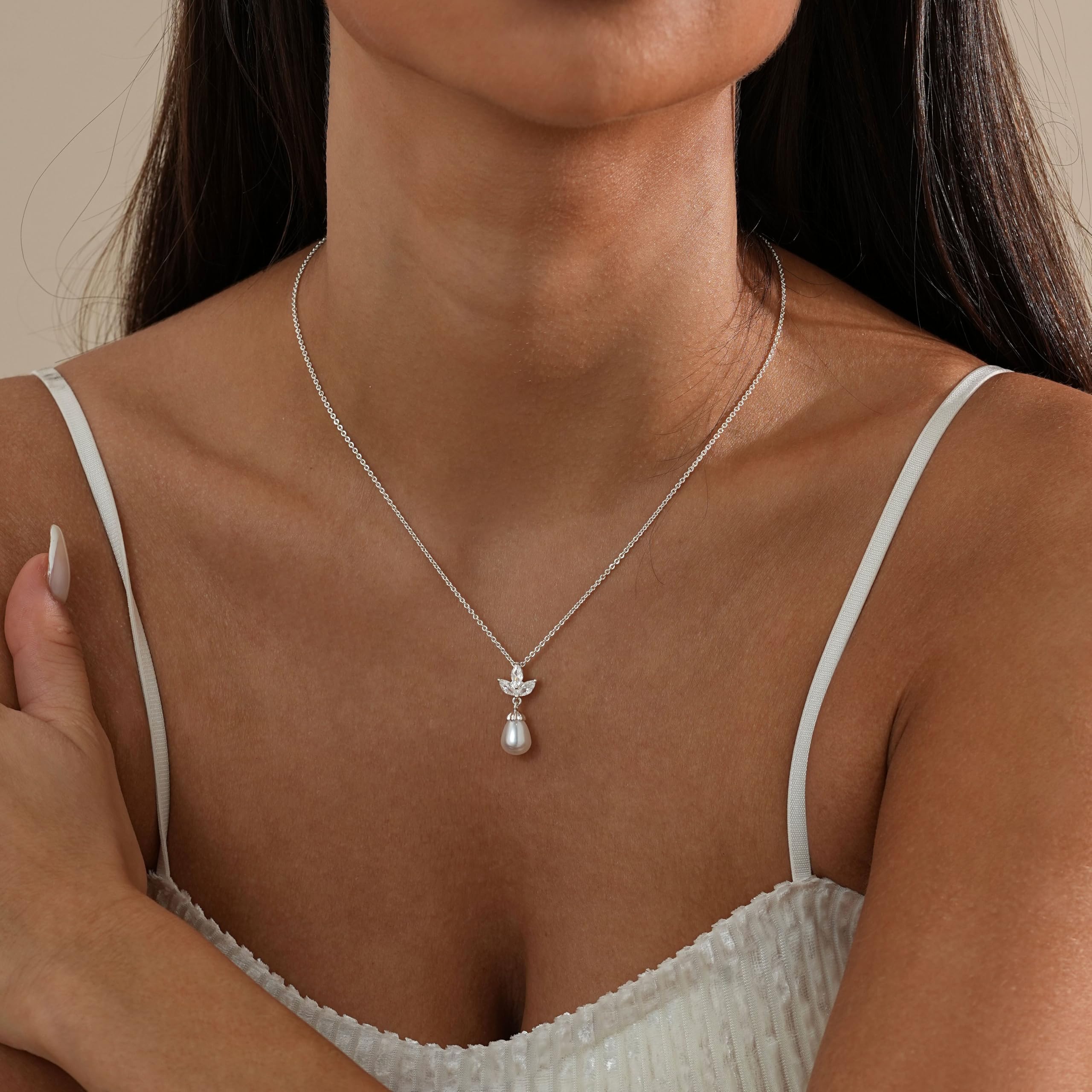 Pearl Necklace for Women Trendy,14k Gold Plated Necklace Dainty Wedding Necklace Small Cute Choker Necklace Gold Prom Drop Necklace Vintage Waterproof Jewelry for Women Prom Jewelry Fashion Gifts