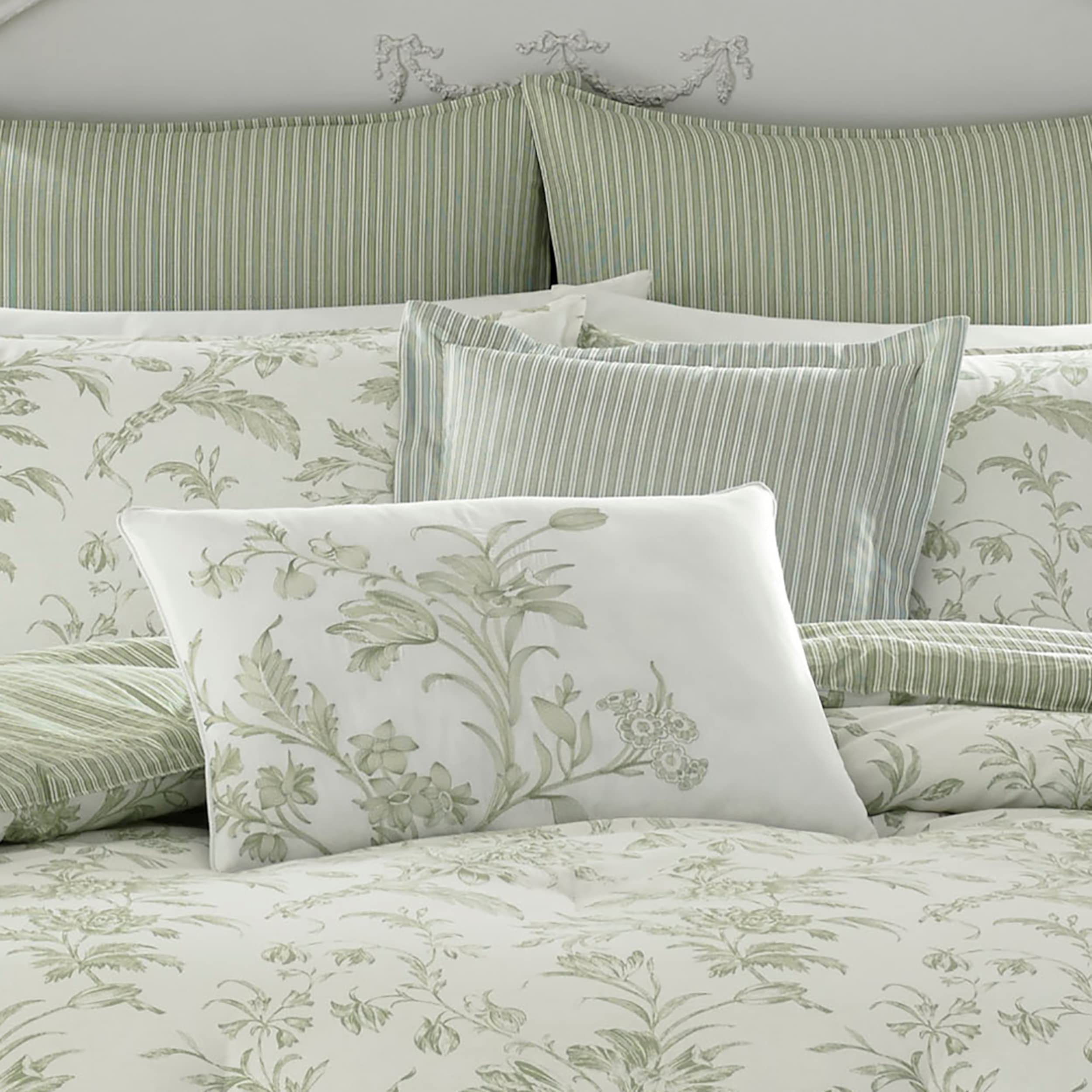 Laura Ashley - Duvet Set, Super Soft & Cozy Bedding, Includes Matching Shams & Bonus Throw Pillow Covers, Coquette Room Decor (Hope Patchwork Blue, Twin)