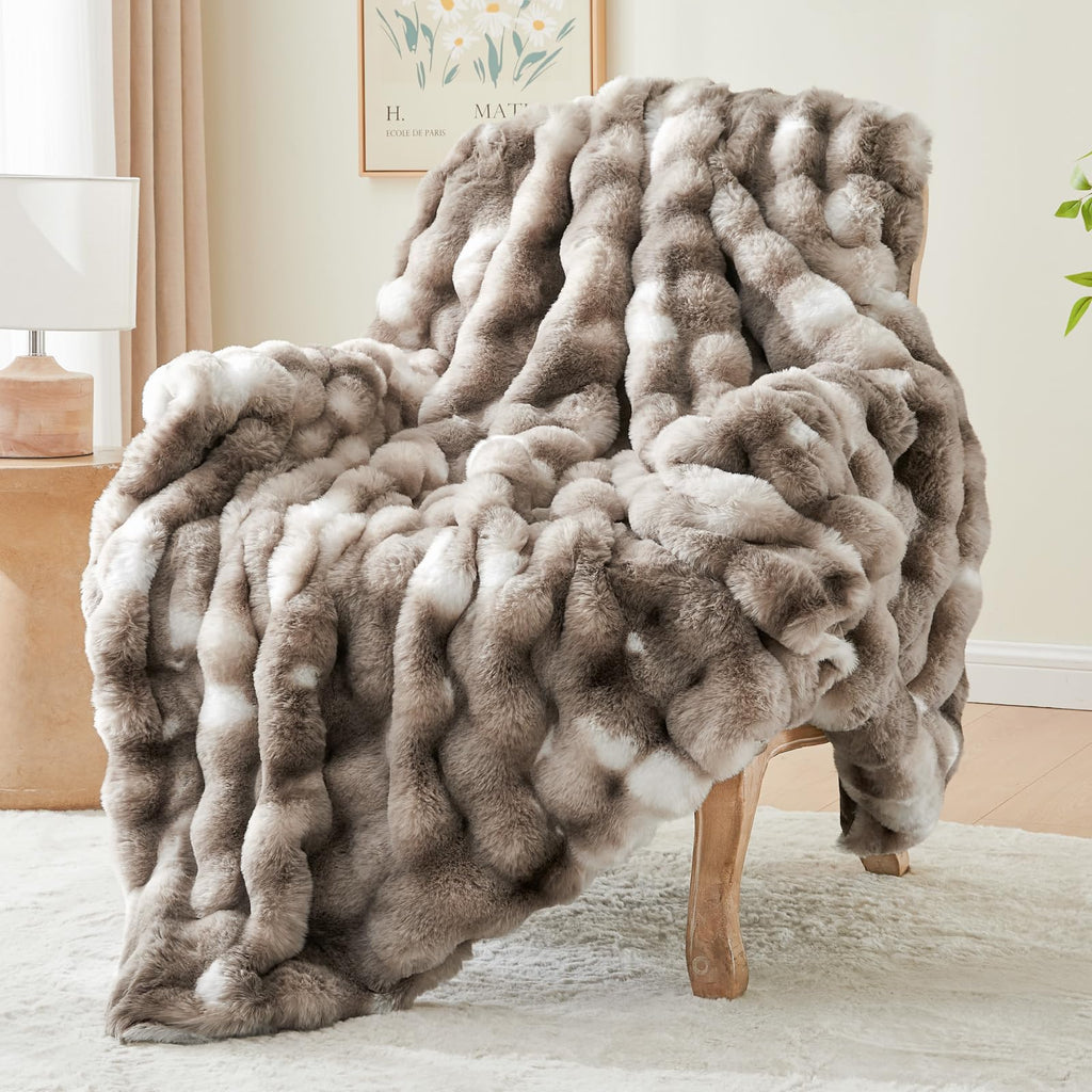 BEDELITE Faux Fur Throw Blanket, Soft Cozy Plush Dark Grey Bubble Blanket for Couch Sofa Bedroom Living Room Decor - 870GSM Thick Warm Fuzzy Fluffy Faux Rabbit Fur Blanket, 50x60 Inches