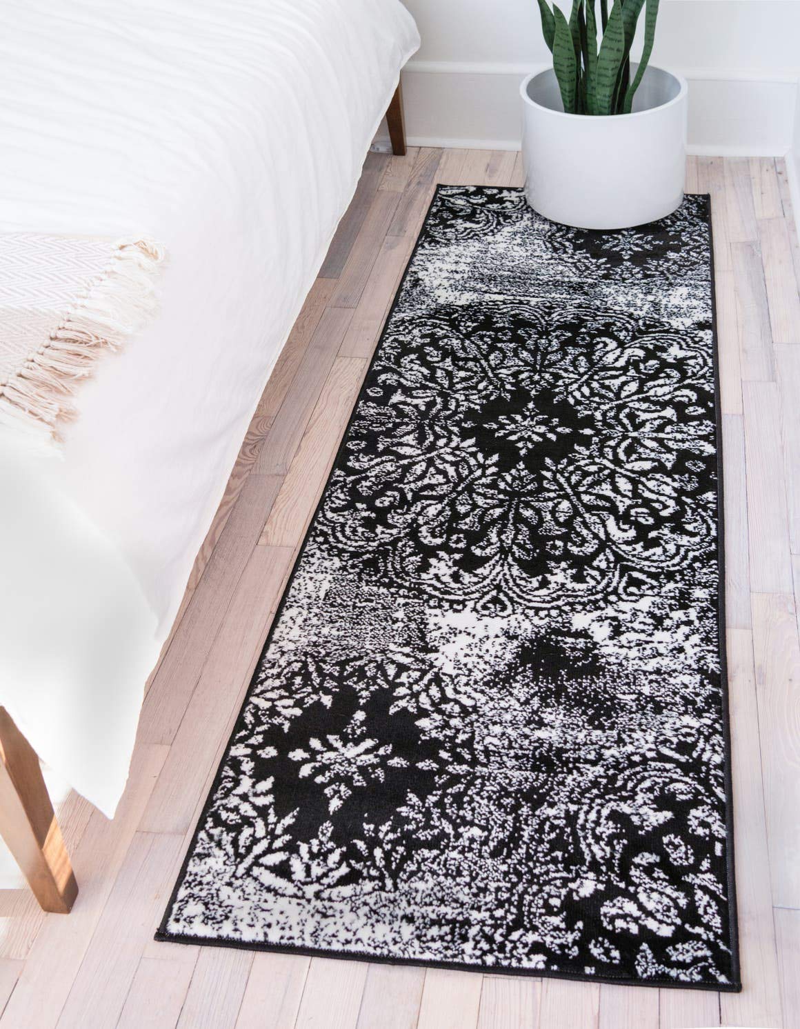 Unique Loom Sofia Collection Area Rug - Grand (2' 2" x 3' 1" Rectangle, Beige/ Ivory)