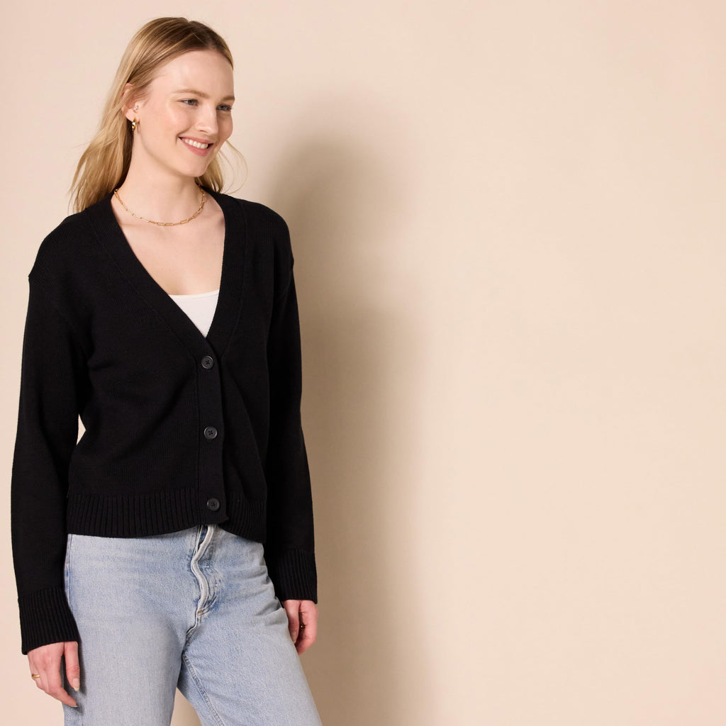 Amazon Essentials Women's Relaxed Fit Midweight Cardigan Sweater