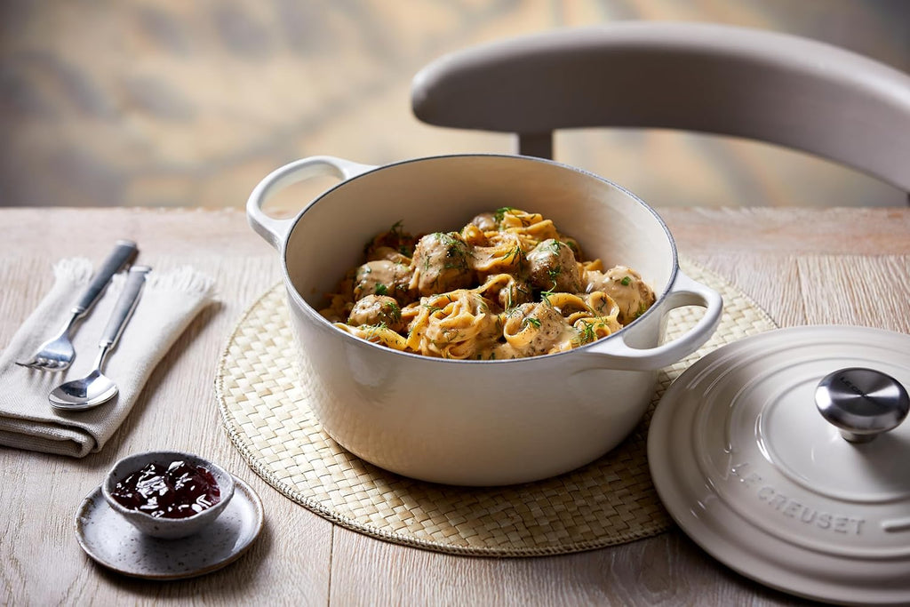 Le Creuset Enameled Cast Iron Signature Round Dutch Oven, 5.5 qt., Meringue