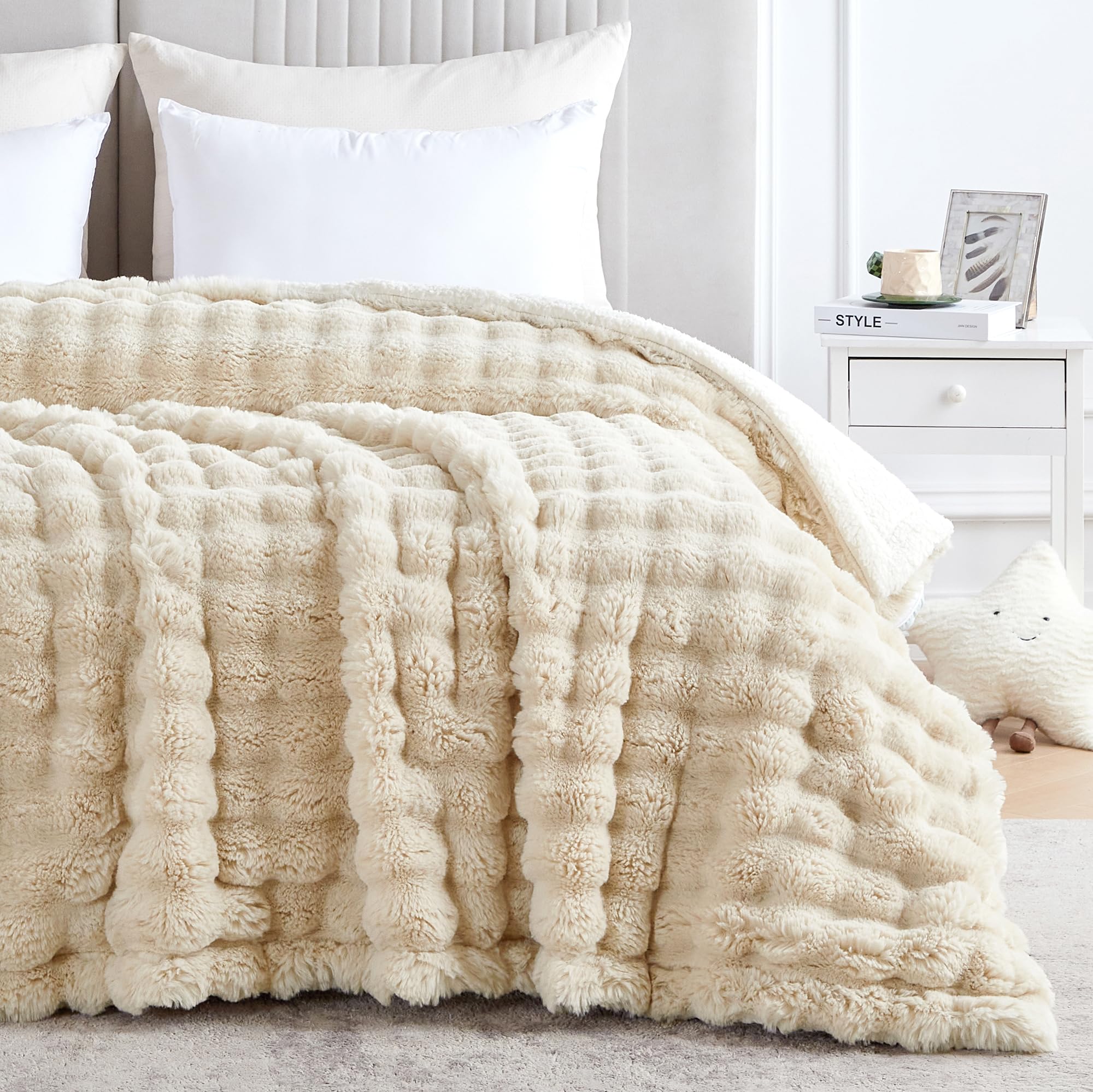 50x60 Inches Ultra-Soft Fuzzy Faux Fur Plush Throw Blanket - Thick, Warm Sherpa for Couch, Sofa, Bedroom, Camping - Decorative Blanket for Cozy Warmth, Bubble Grey