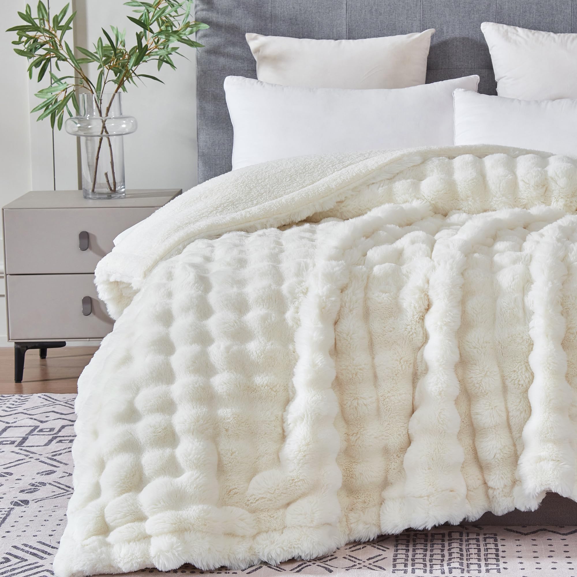 50x60 Inches Ultra-Soft Fuzzy Faux Fur Plush Throw Blanket - Thick, Warm Sherpa for Couch, Sofa, Bedroom, Camping - Decorative Blanket for Cozy Warmth, Bubble Grey