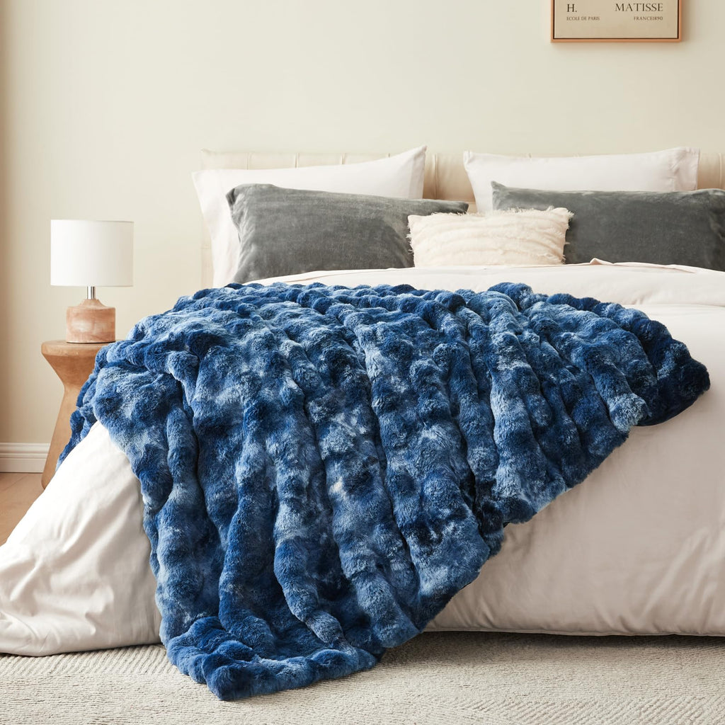 BEDELITE Faux Fur Throw Blanket, Soft Cozy Plush Dark Grey Bubble Blanket for Couch Sofa Bedroom Living Room Decor - 870GSM Thick Warm Fuzzy Fluffy Faux Rabbit Fur Blanket, 50x60 Inches