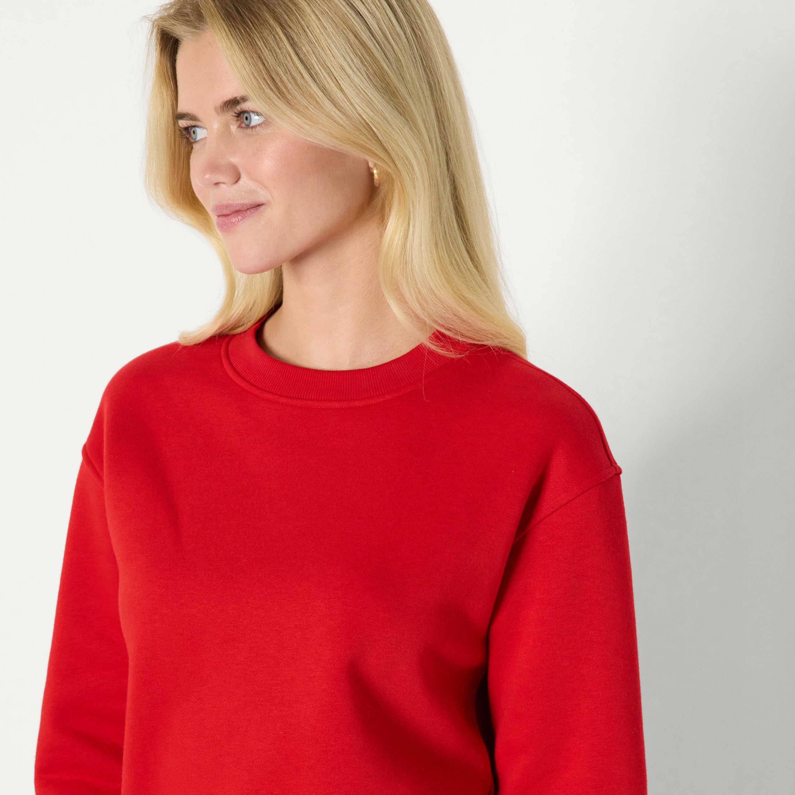 Amazon Essentials x Sofia Grainge Women's Relaxed Fit Boxy Drop Shoulder Crewneck Sweatshirt