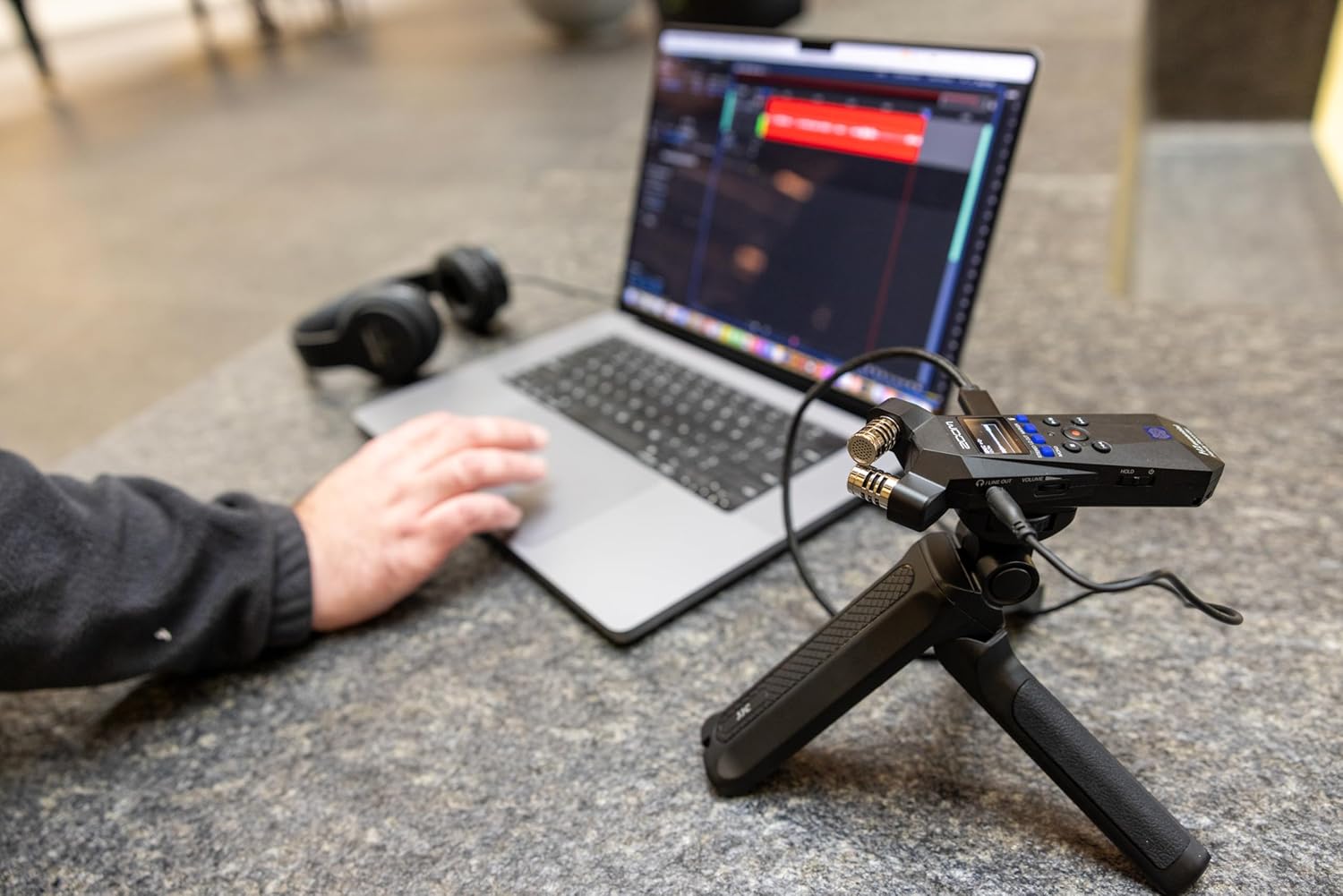 Zoom H1essential Handy Recorder Bundle with Professional Lavalier Condenser Microphone, 32GB microSDHC Card, Furry Microphone Windscreen, 4 AAA Alkaline Batteries, and More!