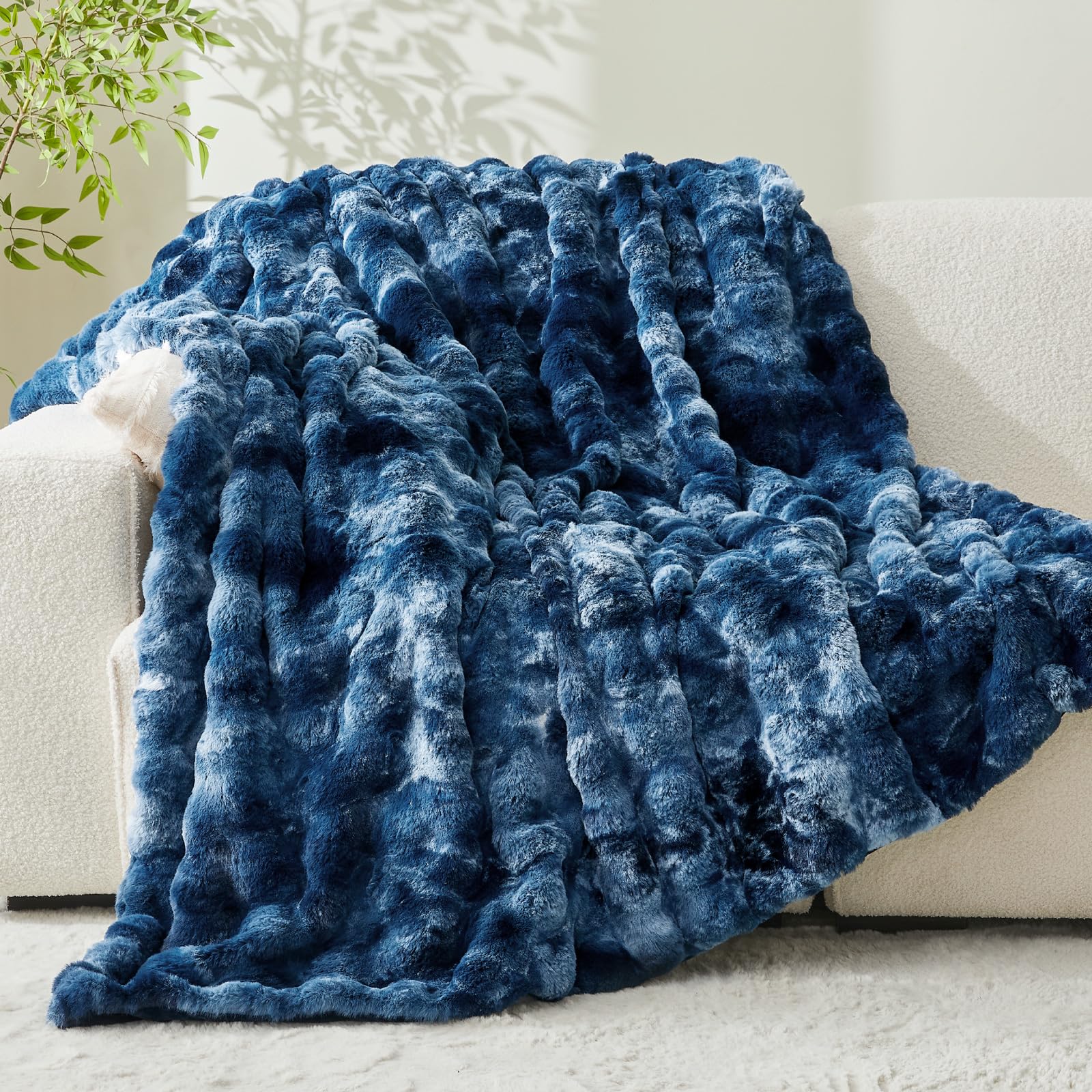 BEDELITE Faux Fur Throw Blanket, Soft Cozy Plush Dark Grey Bubble Blanket for Couch Sofa Bedroom Living Room Decor - 870GSM Thick Warm Fuzzy Fluffy Faux Rabbit Fur Blanket, 50x60 Inches