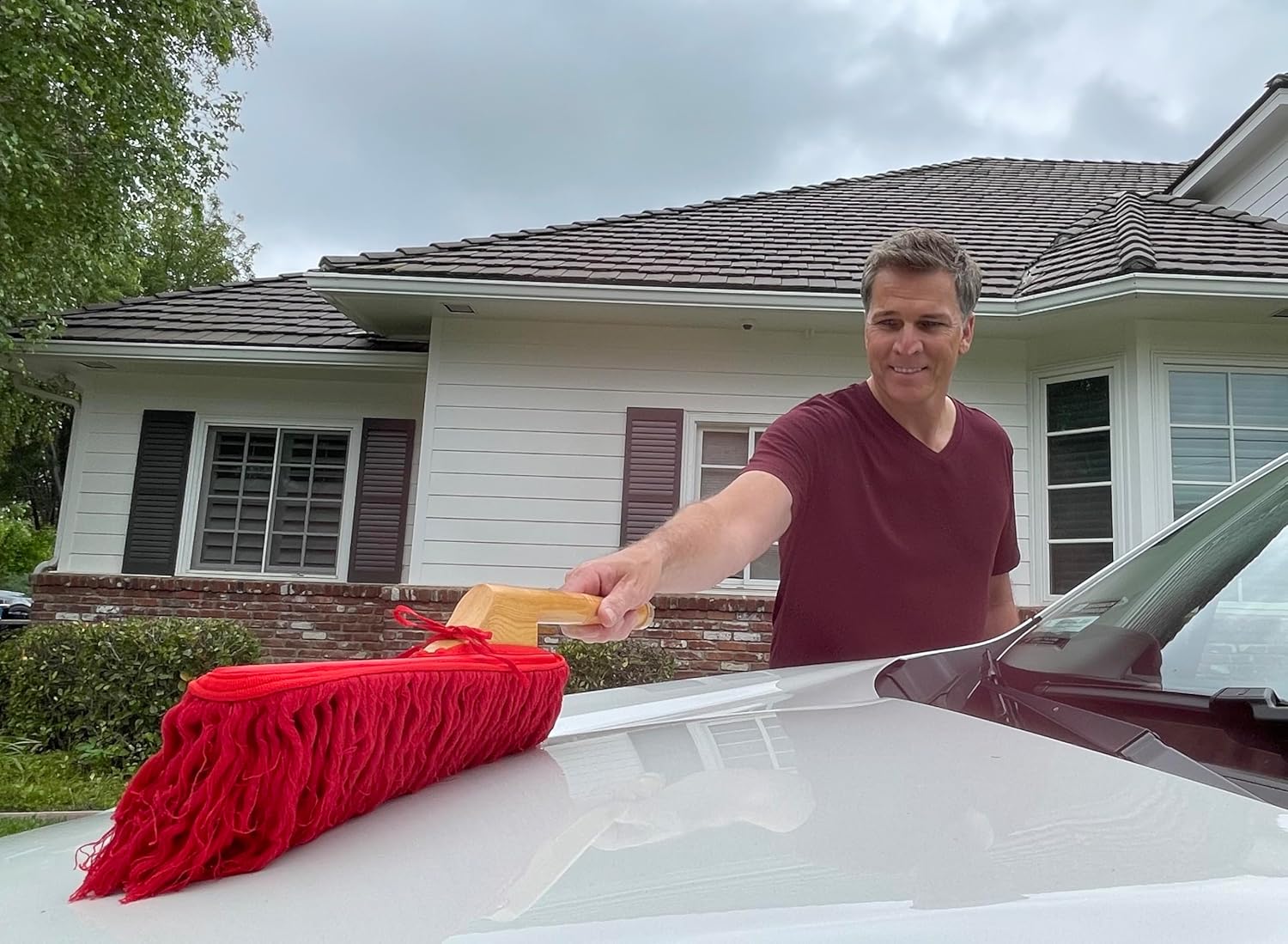 California Car Duster Heritage Edition Wood Handle and Cotton Mop 86242, Red