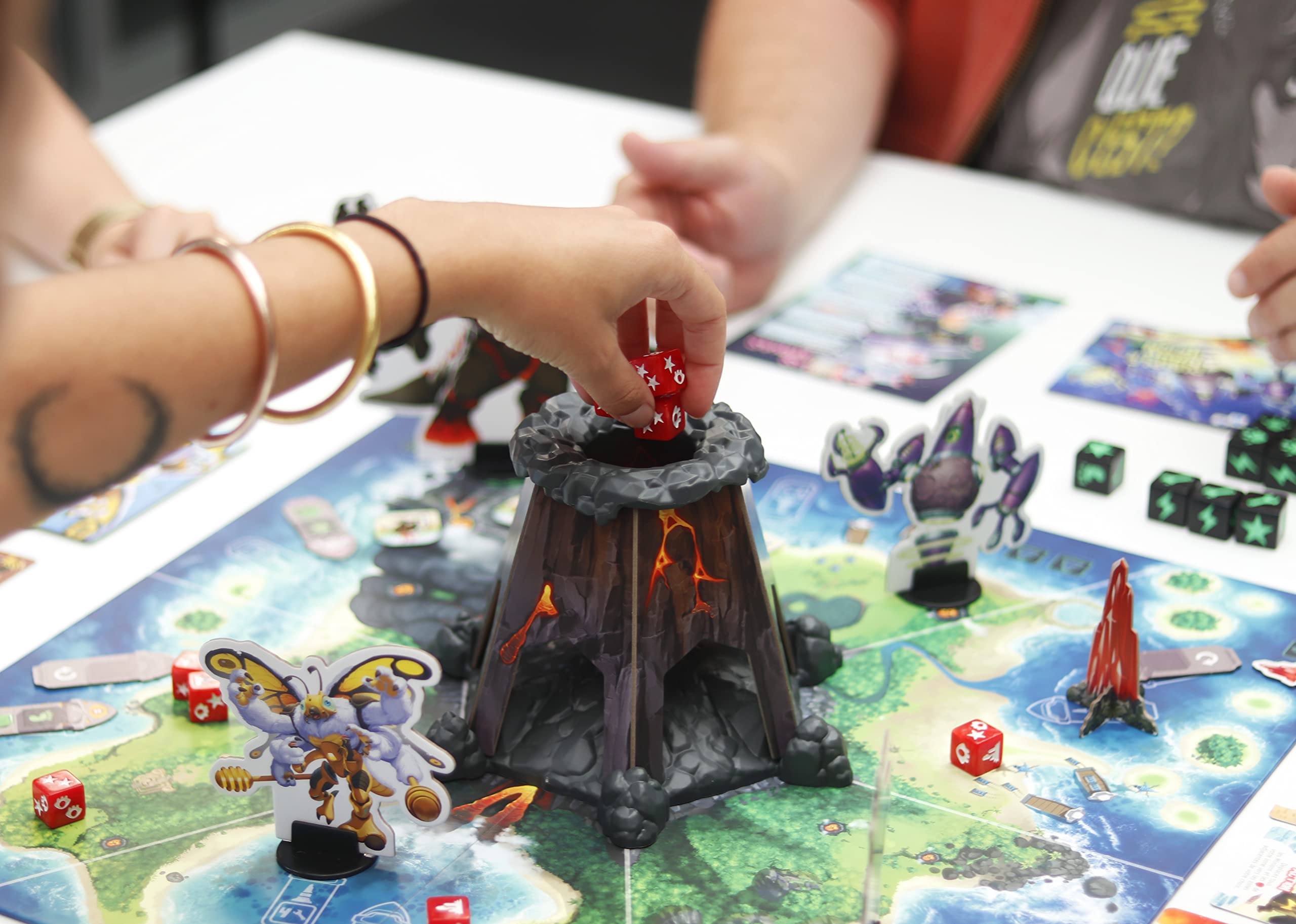 IELLO: King of Tokyo: Duel - Two-Player Board Game, Fun & Tactical Giant Monster Clash Dice Game, Classic Strategy, Family Ages 8+, 2 Players, 20 Min