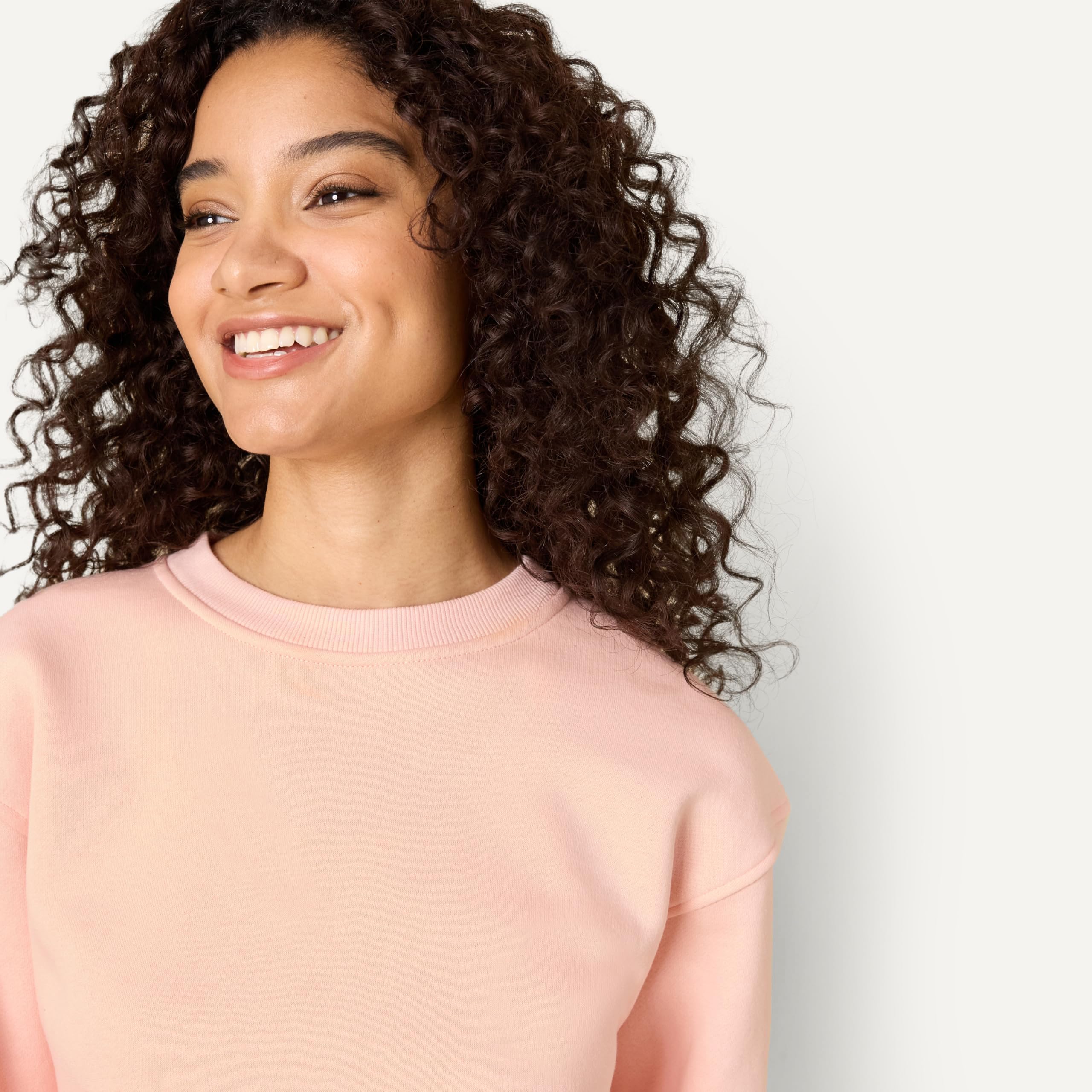 Amazon Essentials x Sofia Grainge Women's Relaxed Fit Boxy Drop Shoulder Crewneck Sweatshirt