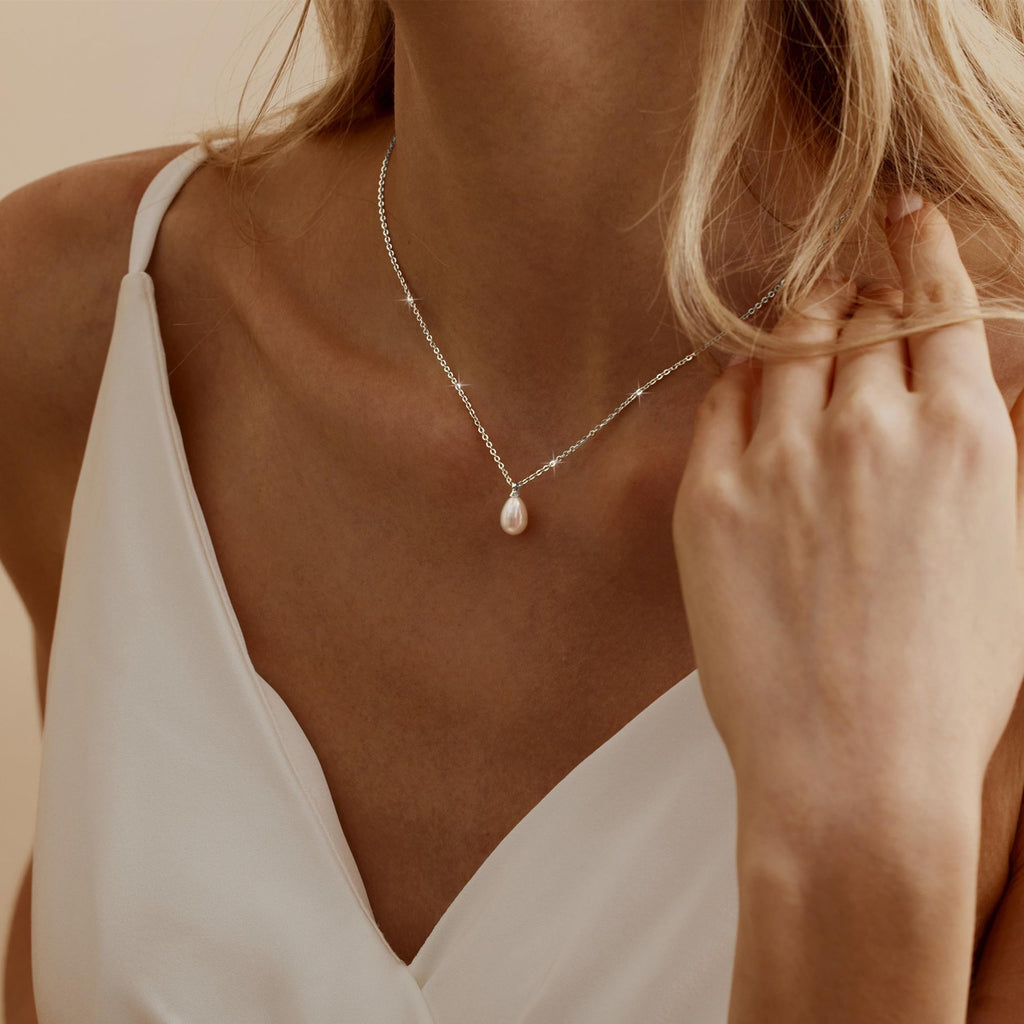 Pearl Necklace for Women Trendy,14k Gold Plated Necklace Dainty Wedding Necklace Small Cute Choker Necklace Gold Prom Drop Necklace Vintage Waterproof Jewelry for Women Prom Jewelry Fashion Gifts