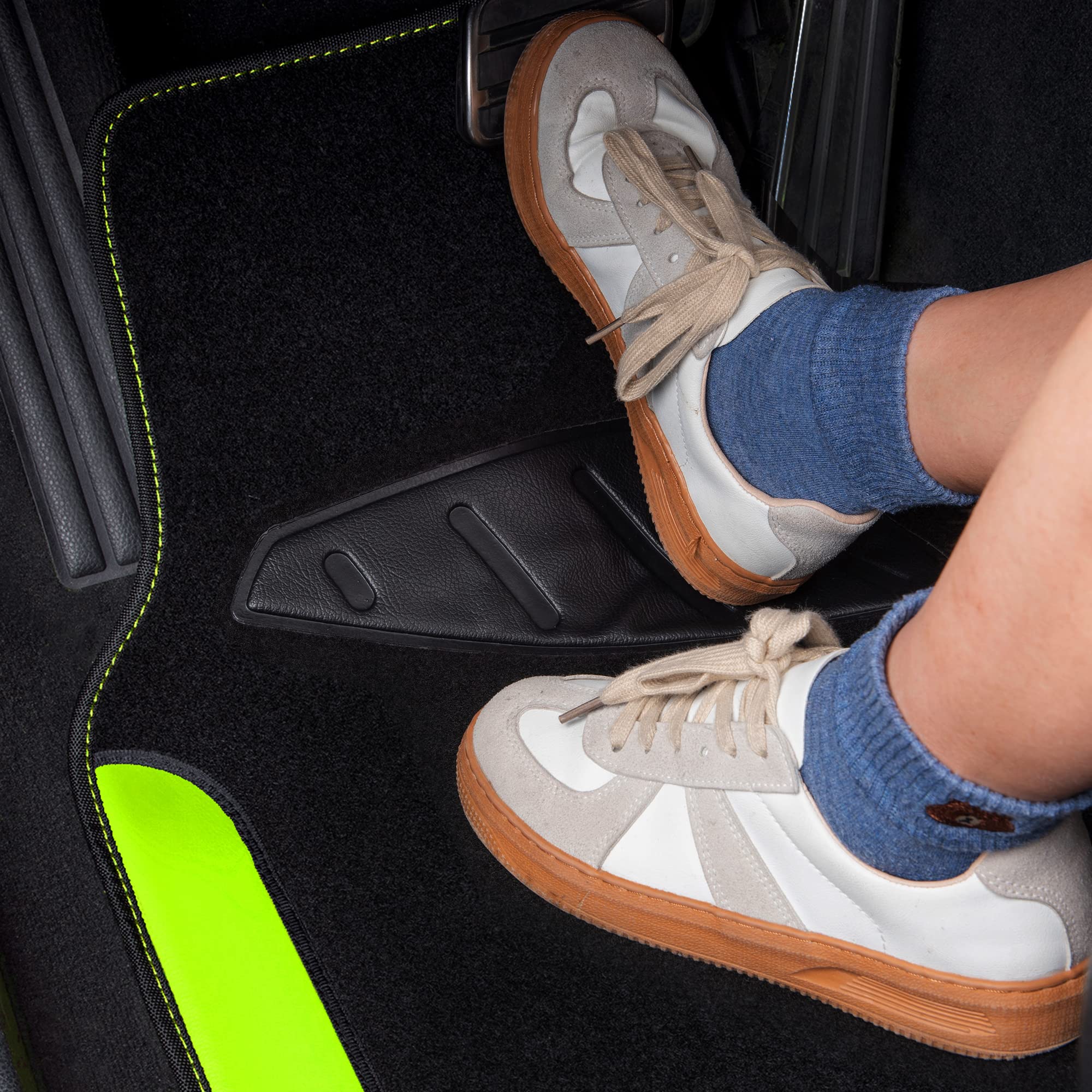 CAR PASS Beige Leather & Waterproof Car Carpet Floor Mats, Universal Car Mats Fit for SUV,Vans,sedans, Trucks,Set of 4pcs Car Carpet with Anti-Slip nibbs Driver Heel Pad (All Beige)