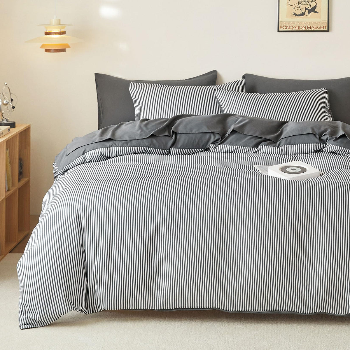 Wake In Cloud - Striped Comforter Set, Ticking Stripe Vertical Pinstripe Neutral Farmhouse Pattern Printed, Soft Lightweight Bedding, 3 Pieces, Blue White, Twin/Twin XL Size