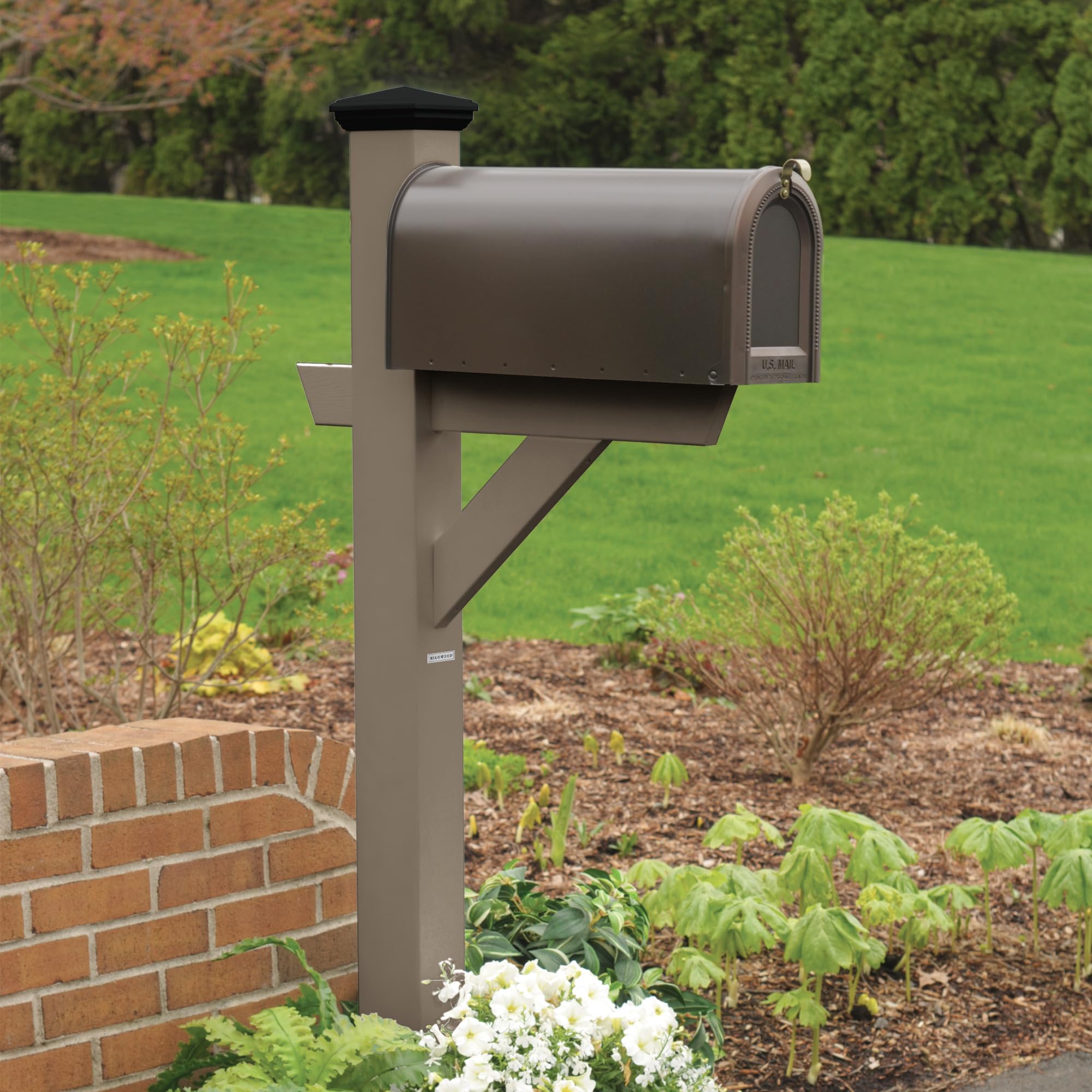 Highwood AD-MLBX1-BKE Hazelton Mailbox Post, Black