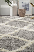 SAFAVIEH Dallas Shag Collection Accent Rug - 2'3" x 4', Beige & Ivory, Trellis Design, Non-Shedding & Easy Care, 1.5-inch Thick Ideal for High Traffic Areas in Entryway, Living Room, Bedroom (SGD257D)