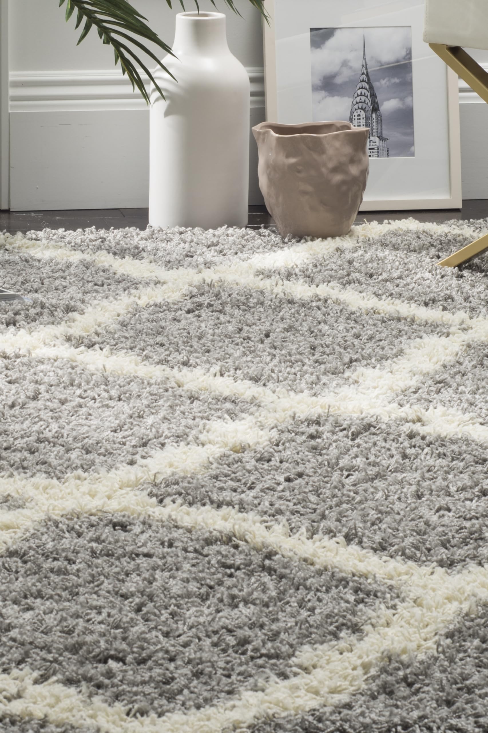 SAFAVIEH Dallas Shag Collection Accent Rug - 2'3" x 4', Beige & Ivory, Trellis Design, Non-Shedding & Easy Care, 1.5-inch Thick Ideal for High Traffic Areas in Entryway, Living Room, Bedroom (SGD257D)