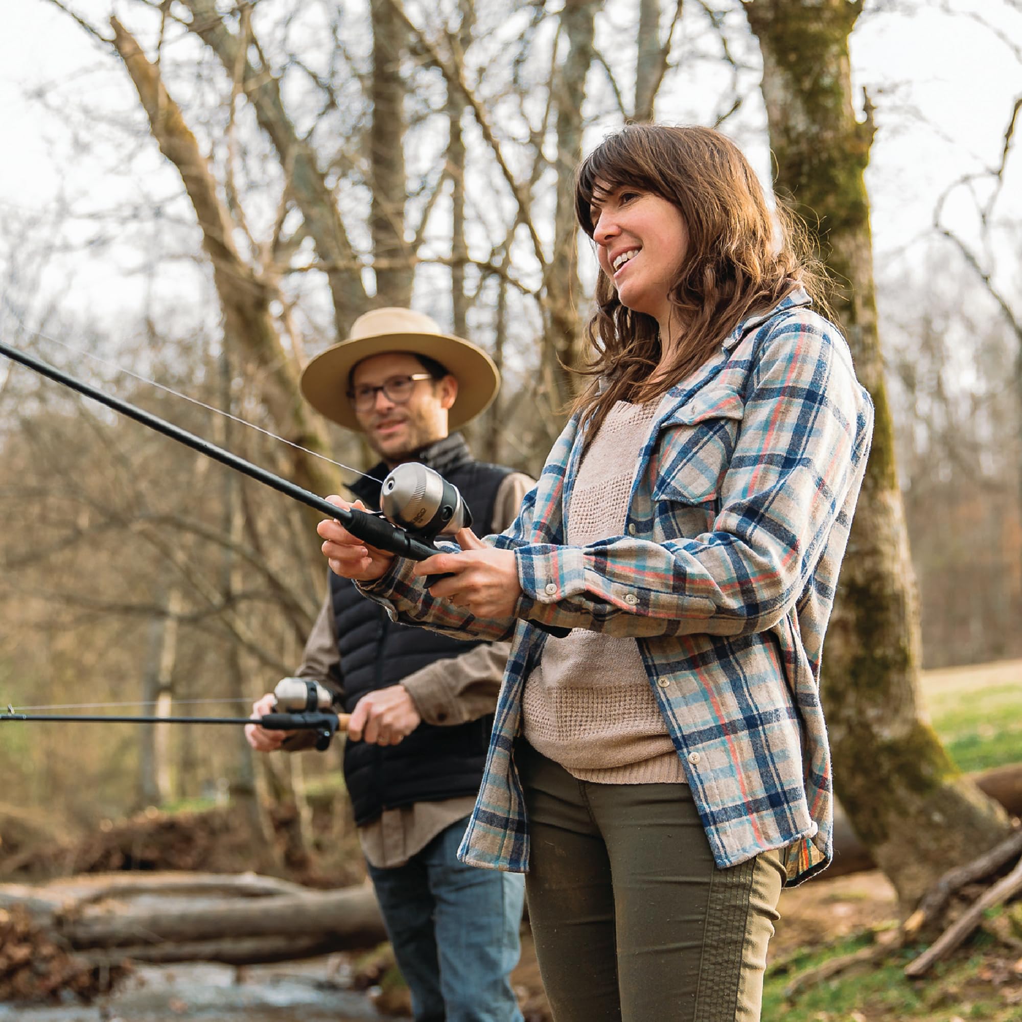 Zebco 33 Spincast Fishing Reel, Changeable Right or Left-Hand Retrieve, Built-in Bite Alert, All-Metal Gears, Pre-Spooled with Zebco Cajun Line