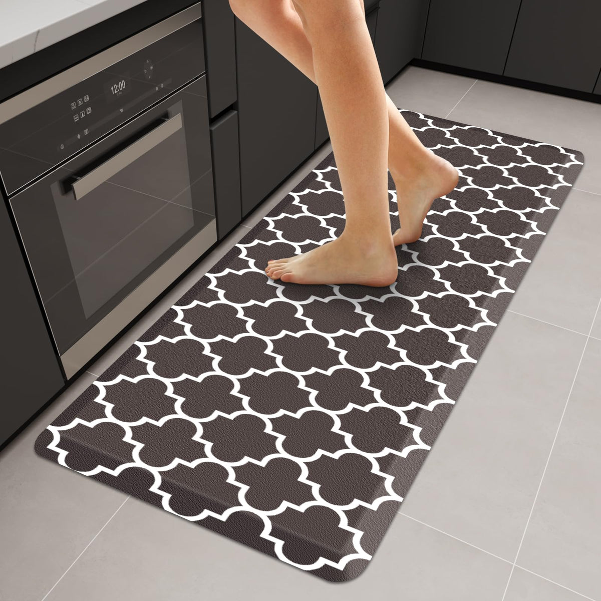 WISELIFE Anti-Fatigue Cushioned Kitchen Mat / Rug ,17.3"x 28",Non Slip Heavy Duty PVC Ergonomic Waterproof Comfort Rugs for Floor Home, Office, Sink, Laundry,Black