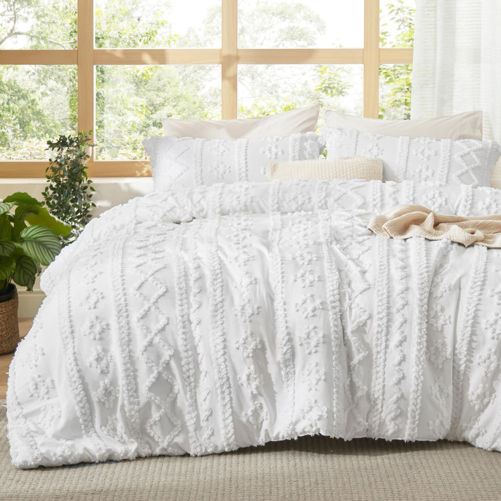 Bedsure Tufted Boho Comforter Set Twin Size - Beige Boho Bed Set, GentleSoft™ 2 Pieces Farmhouse-Style Embroidery Bedding, Gifts for Woman, Soft Jacquard Kids' Twin Comforter for All Seasons