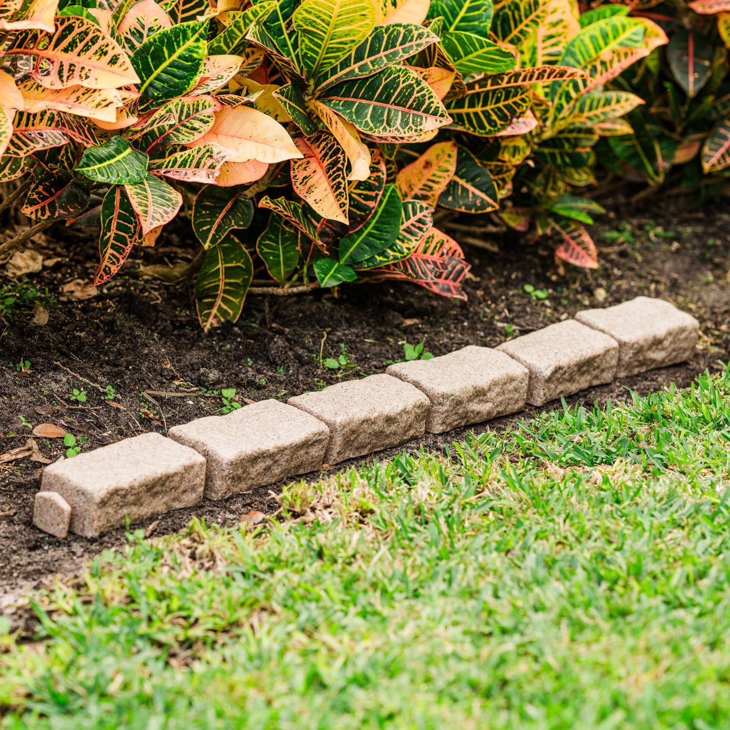 Beuta Landscape Edging | Garden Edging Border | Faux Stone Bricks for Lawn edging, Flower beds, Pathways & Yard Edging– 1 Pack | Each Section Has 6 Bricks 48"L x 4"W x 2.25"H | 3 Spikes |Cobblestone