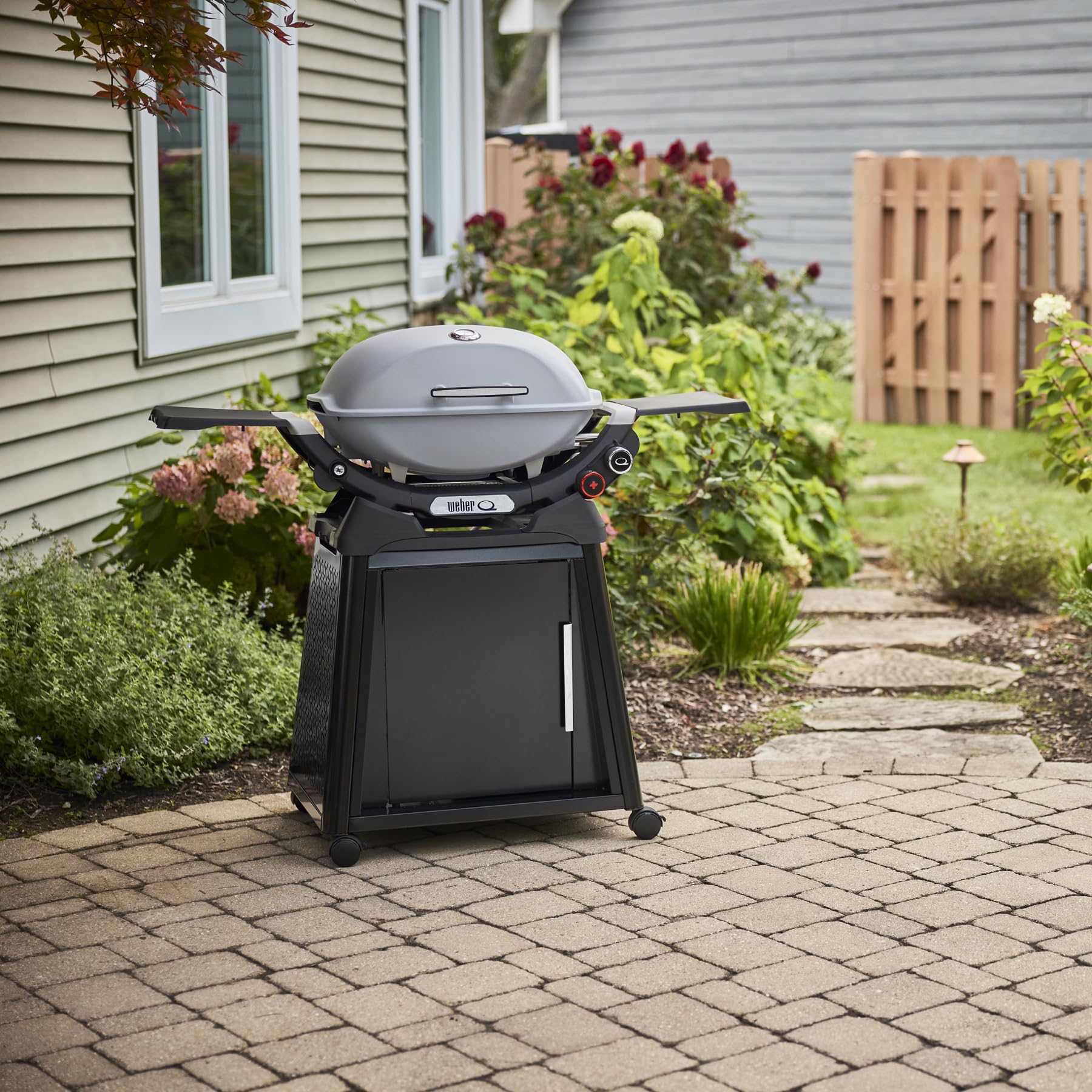 Weber Q 2800N+ Liquid Propane Grill with Stand, Charcoal Grey – Wide 250°–700°F Temp Range with Plus Burner for Searing, Low‑Temp Roasting & High-Dome Lid