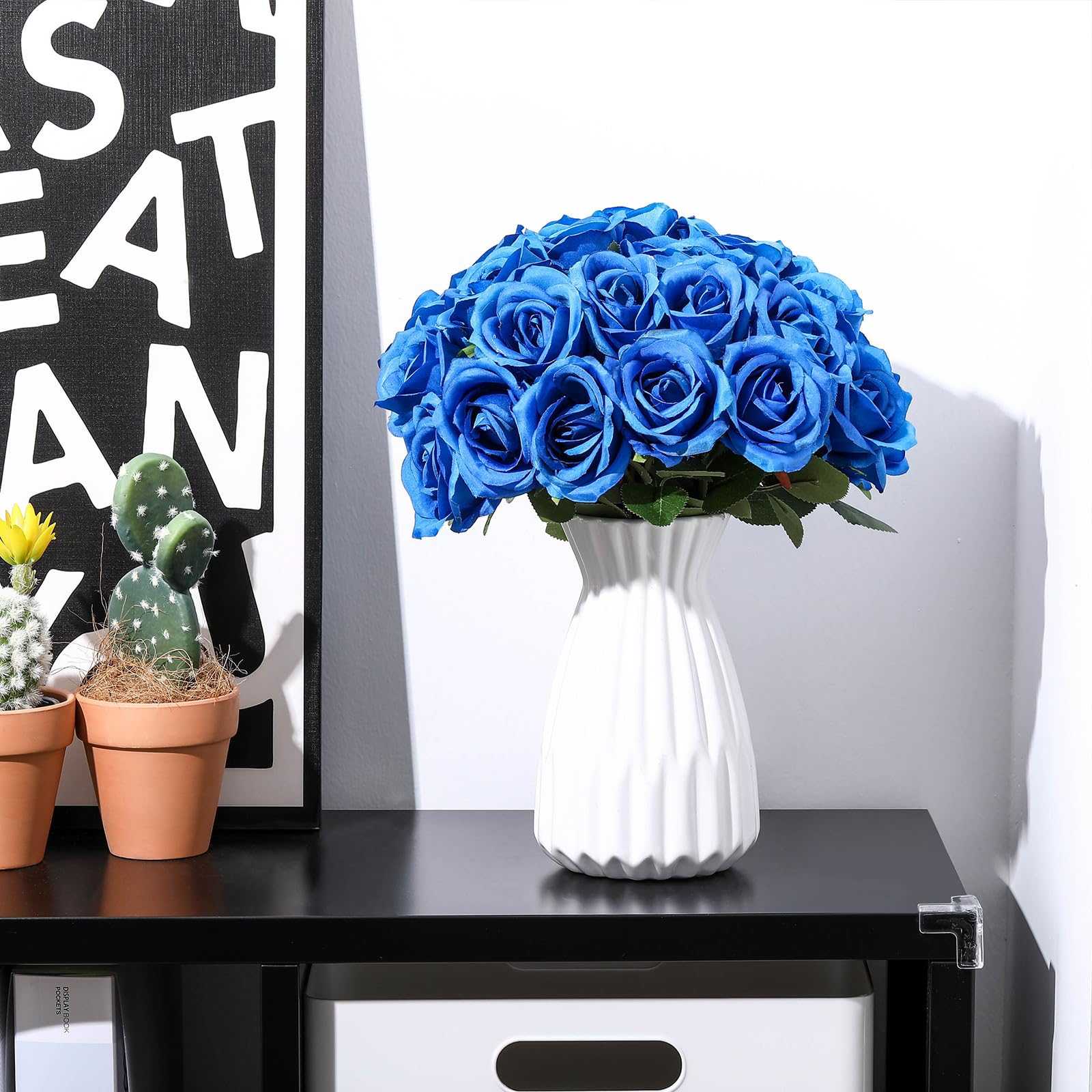 Jexine 100 Pieces Artificial Roses Flowers Bulk, Long Stem Realistic Fake Silk Roses Bouquet for Table Centerpiece Vases Wedding Party Kitchen Decor(Beige)