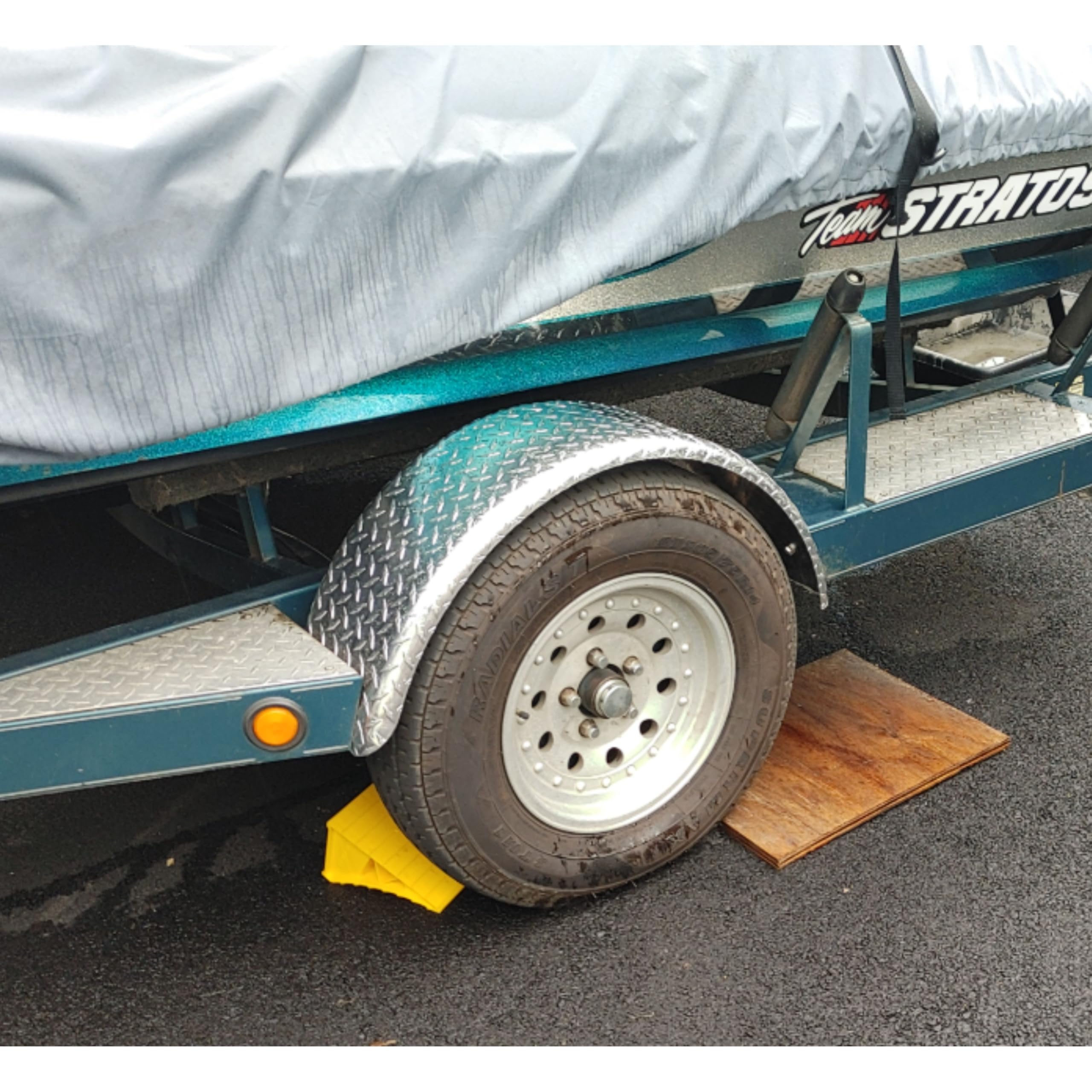 Tie Down Trailer Fenders Single Axle – Diamond Plated, Made in USA – Aluminum Trailer Fender – for 13-16" Wheels – 31.48" L x 8" W x 13.12" H (1 Fender)
