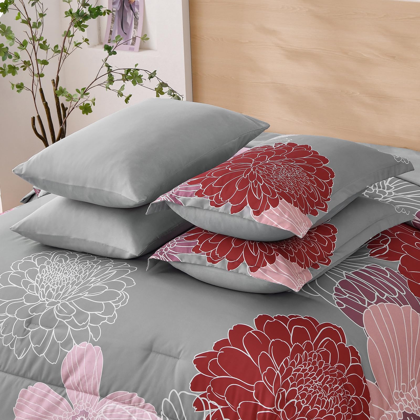 Yiran 7 Pieces Bed in a Bag Blue Floral Comforter Set Queen Size Flowers Comforter Set Soft Microfiber Bedding Set (1 Comforter 1 Flat Sheet 1 Fitted Sheet 2 Pillowshams 2 Pillowcases)