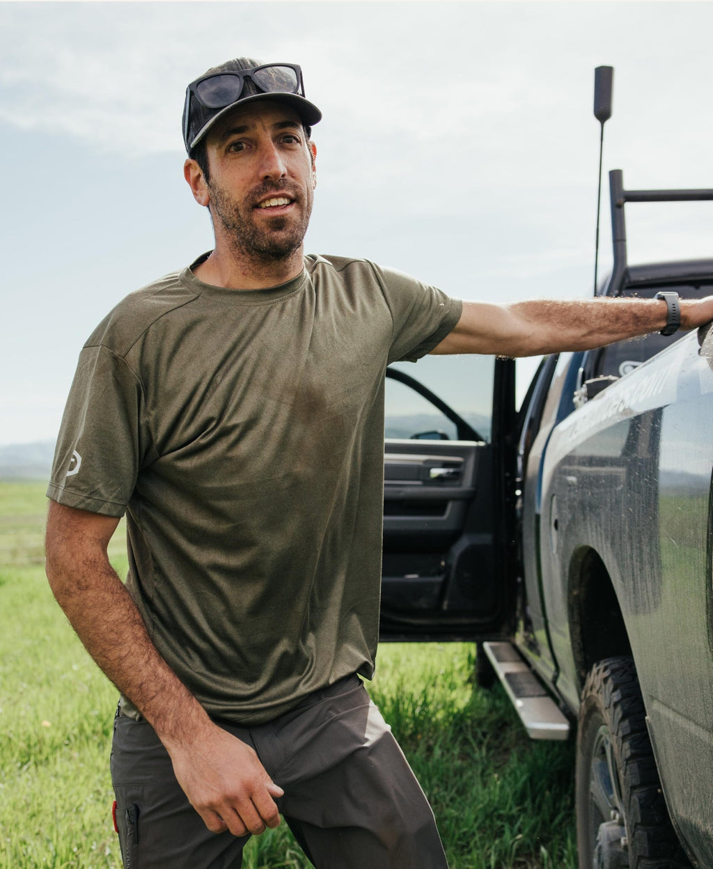 TRUEWERK Men's UPF 50+ Sun Protection Shirt - B1 Short Sleeve Work Tee, Moisture Wicking, Lightweight