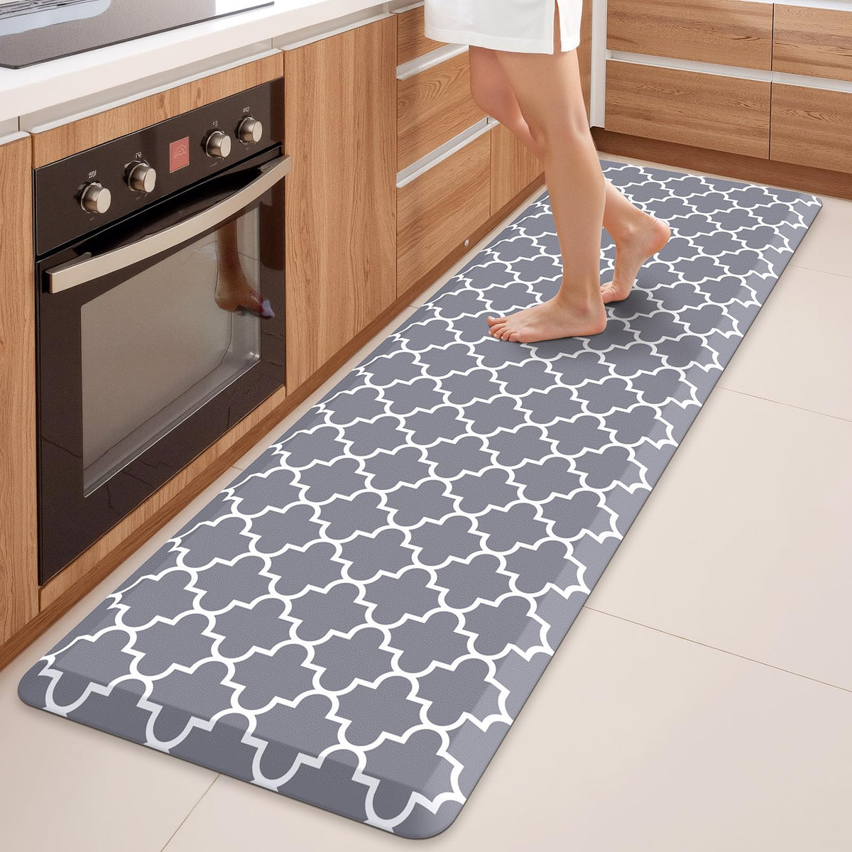 WISELIFE Anti-Fatigue Cushioned Kitchen Mat / Rug ,17.3"x 28",Non Slip Heavy Duty PVC Ergonomic Waterproof Comfort Rugs for Floor Home, Office, Sink, Laundry,Black