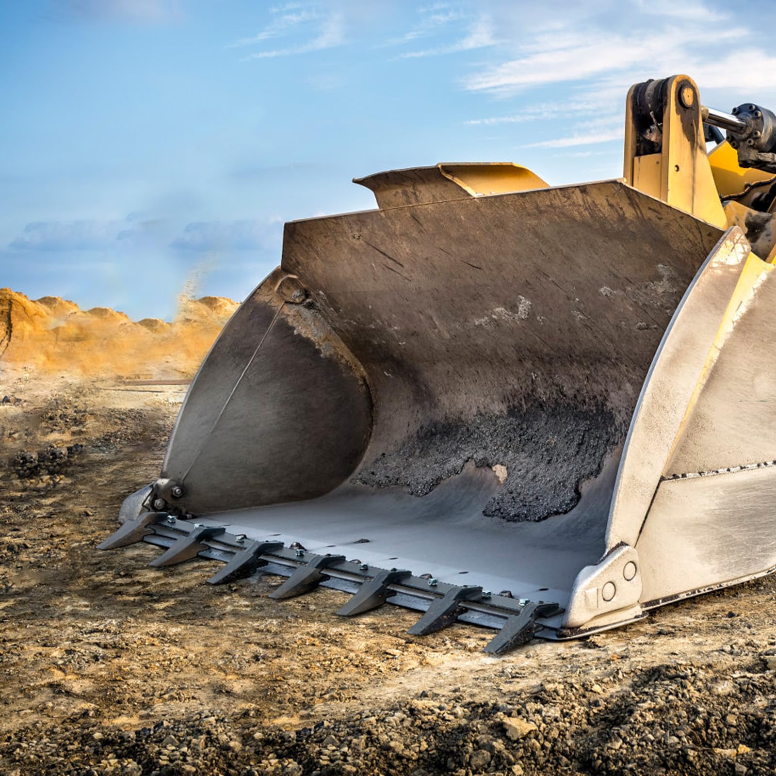 VEVOR Bucket Tooth Bar, 48'', Heavy Duty Tractor Bucket 6 Teeth Bar for Loader Tractor Skidsteer, 4560 lbs Load-Bearing Capacity Bolt On Design, for Efficient Soil Excavation and Bucket Protection