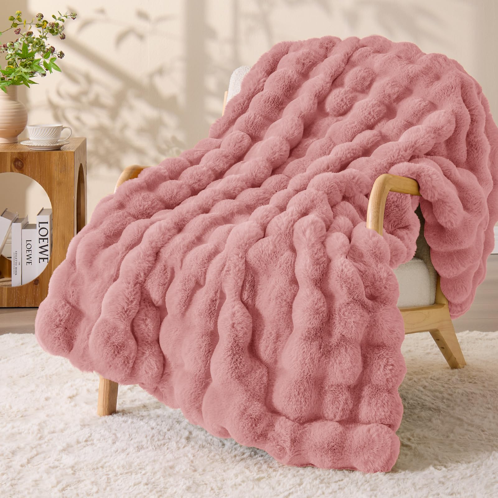 BEDELITE Faux Fur Throw Blanket, Soft Cozy Plush Dark Grey Bubble Blanket for Couch Sofa Bedroom Living Room Decor - 870GSM Thick Warm Fuzzy Fluffy Faux Rabbit Fur Blanket, 50x60 Inches