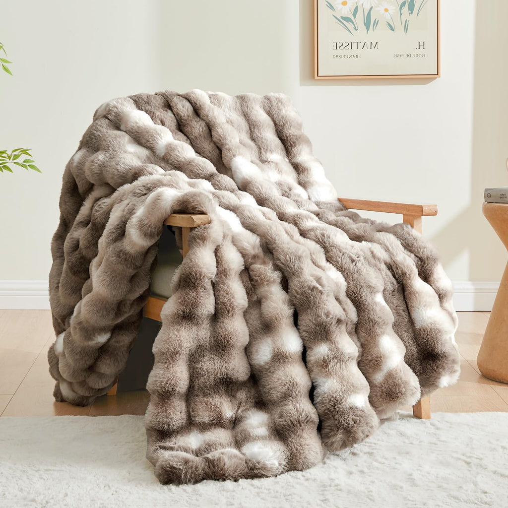BEDELITE Faux Fur Throw Blanket, Soft Cozy Plush Dark Grey Bubble Blanket for Couch Sofa Bedroom Living Room Decor - 870GSM Thick Warm Fuzzy Fluffy Faux Rabbit Fur Blanket, 50x60 Inches