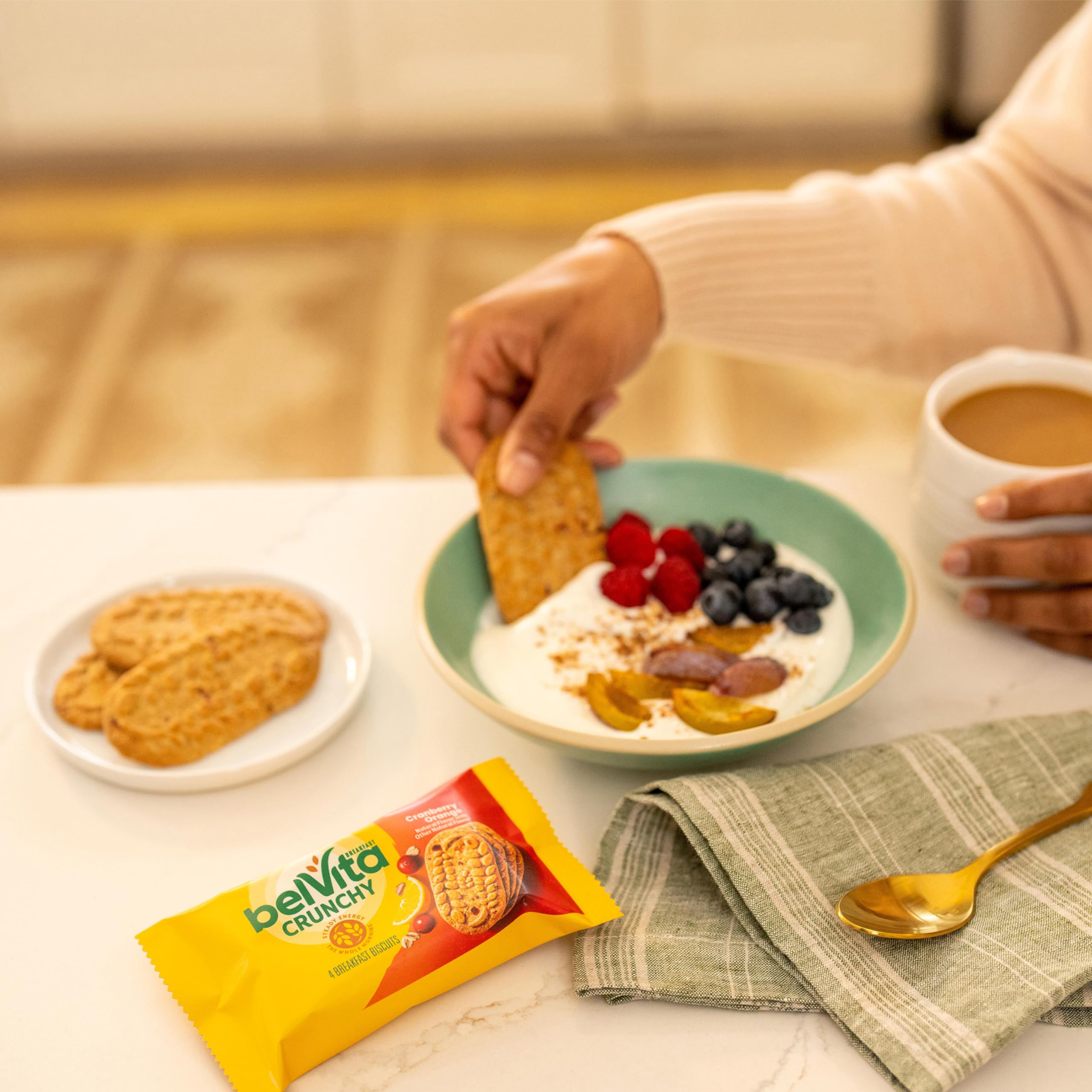 belVita Soft Baked Breakfast Bars, Oats & Chocolate, 6 Boxes of 5 Packs (1 Biscuit Per Pack)