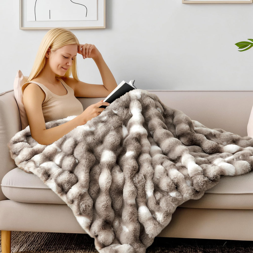 BEDELITE Faux Fur Throw Blanket, Soft Cozy Plush Dark Grey Bubble Blanket for Couch Sofa Bedroom Living Room Decor - 870GSM Thick Warm Fuzzy Fluffy Faux Rabbit Fur Blanket, 50x60 Inches