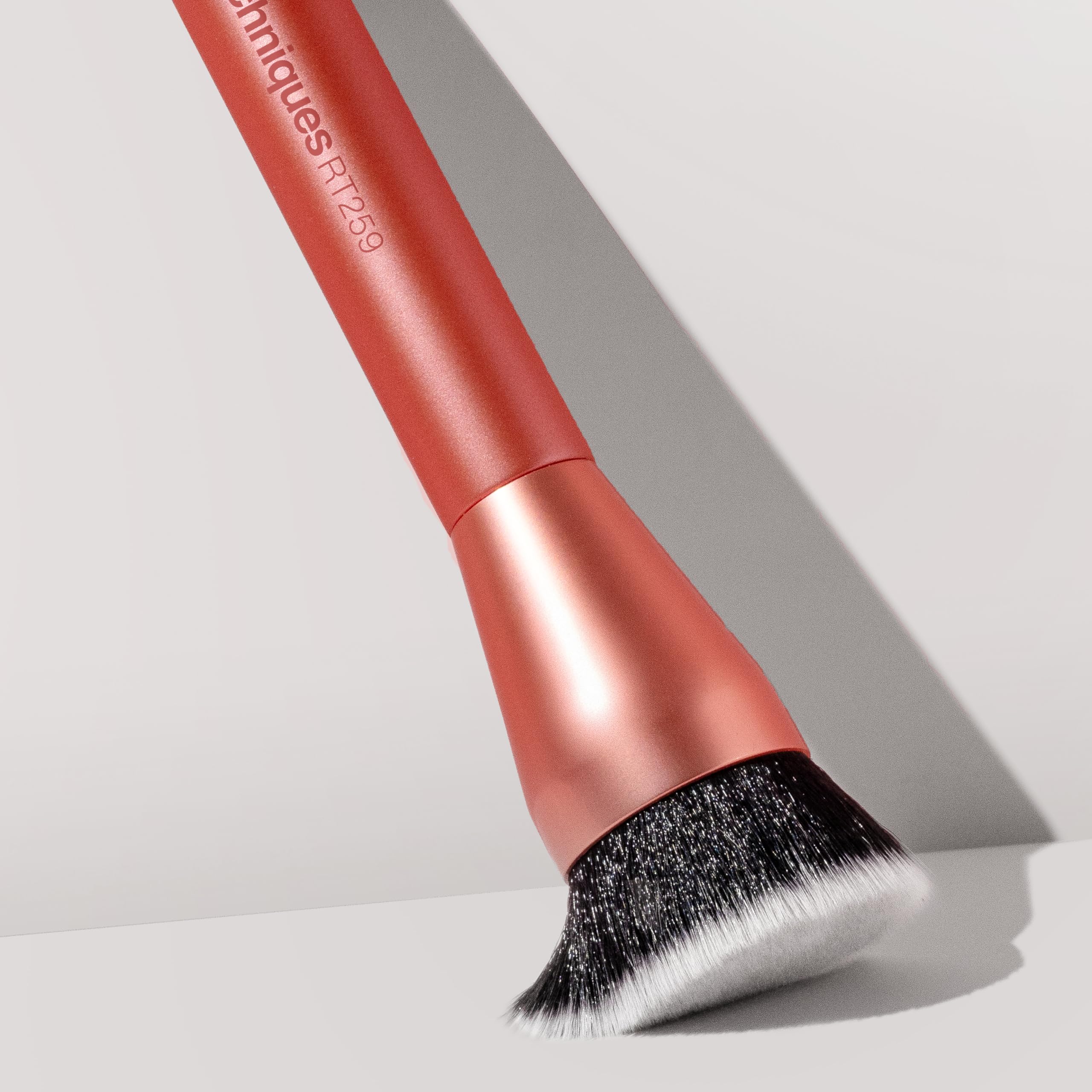 Real Techniques Glow Round Base Makeup Brush, For Liquid & Cream Makeup, Flat Top Foundation Brush For Buffing & Blending Up Coverage, Dense, Synthetic Bristles, Vegan & Cruelty Free, 1 Count