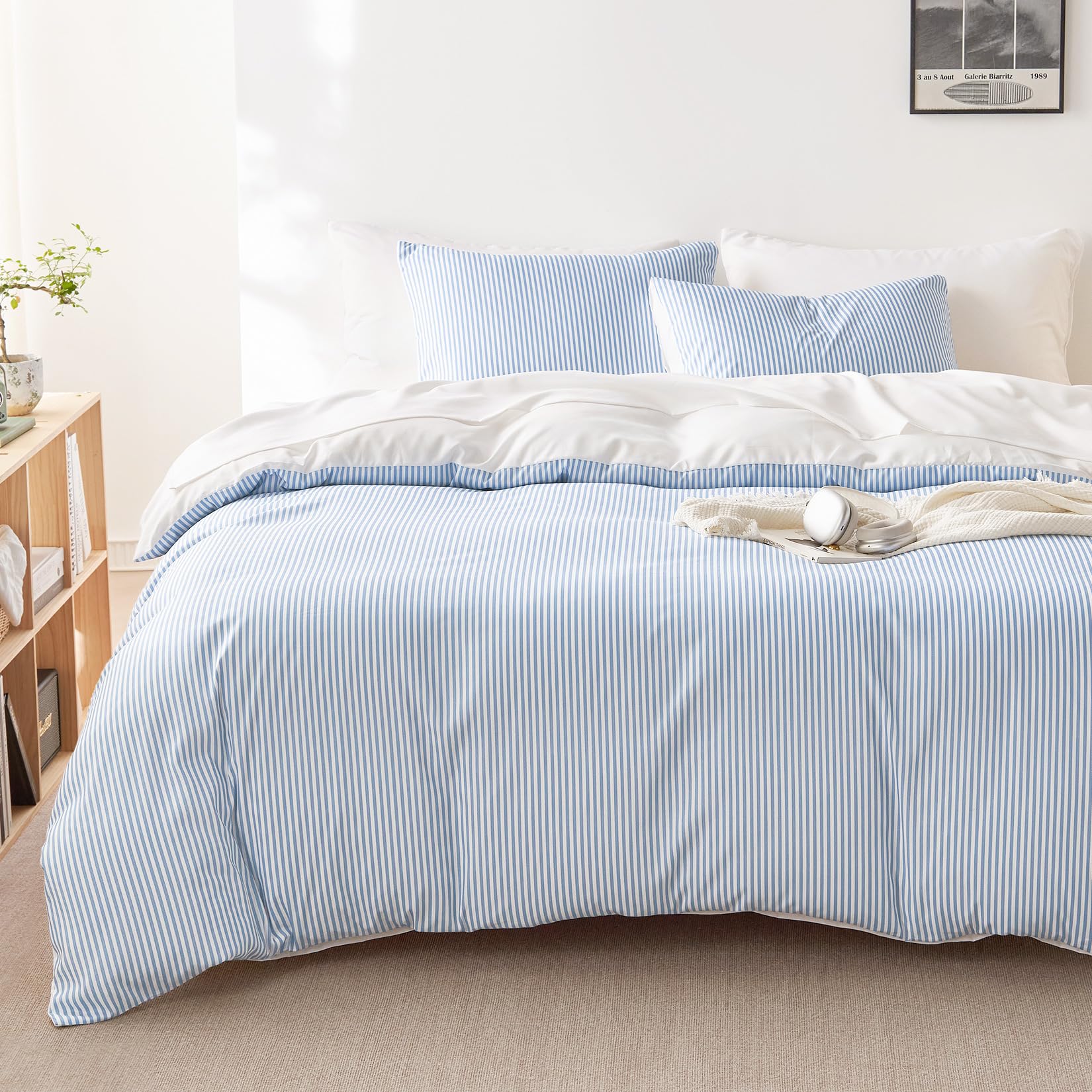 Wake In Cloud - Striped Comforter Set, Ticking Stripe Vertical Pinstripe Neutral Farmhouse Pattern Printed, Soft Lightweight Bedding, 3 Pieces, Blue White, Twin/Twin XL Size