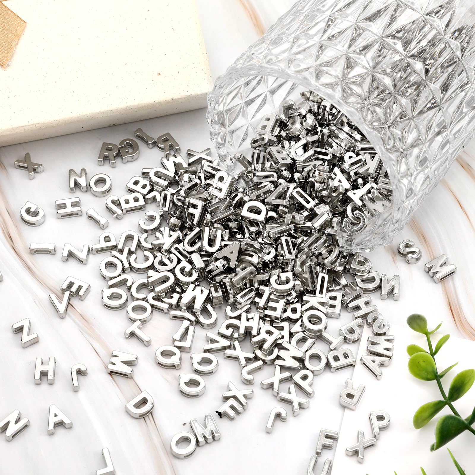 Augshy 700PCS White Letter Beads Alphabet Beads for Making DIY (6mm) | Premium Acrylic Cube Shape, Ideal Bracelets and Keychains, Large Hole Design for Easy Paracord Threading