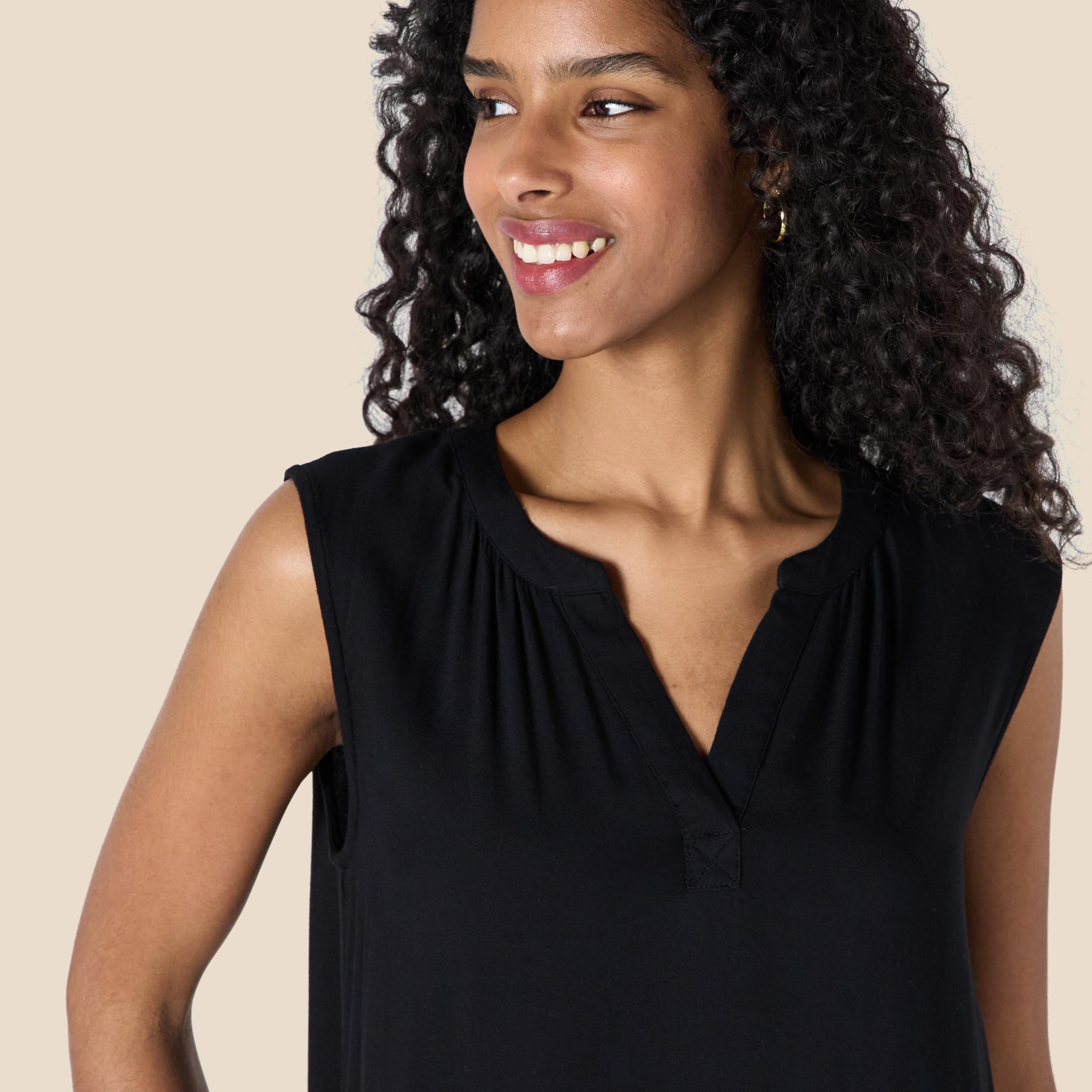 Amazon Essentials Women's Sleeveless Woven A-line V Neck Shift Dress