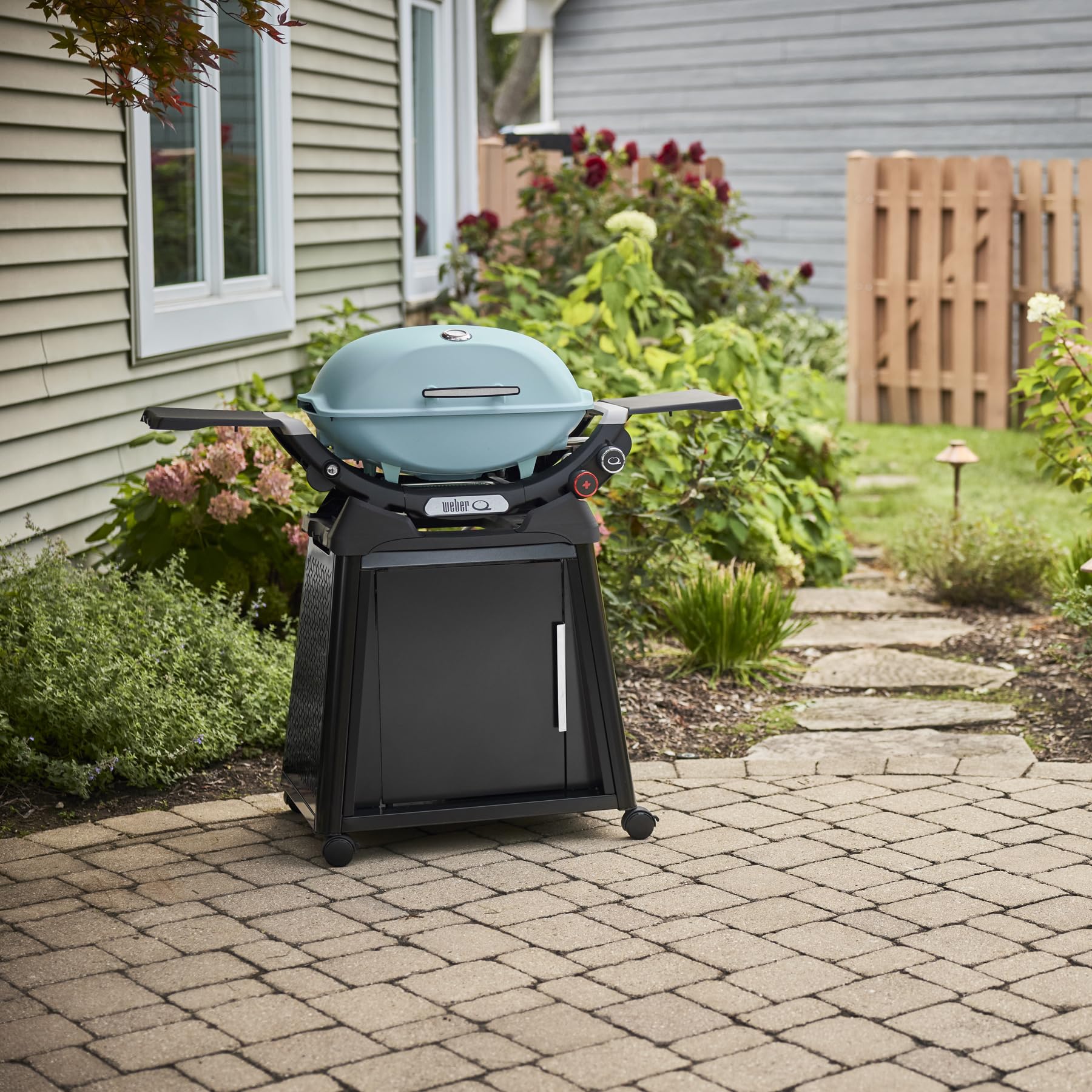 Weber Q 2800N+ Liquid Propane Grill with Stand, Charcoal Grey – Wide 250°–700°F Temp Range with Plus Burner for Searing, Low‑Temp Roasting & High-Dome Lid