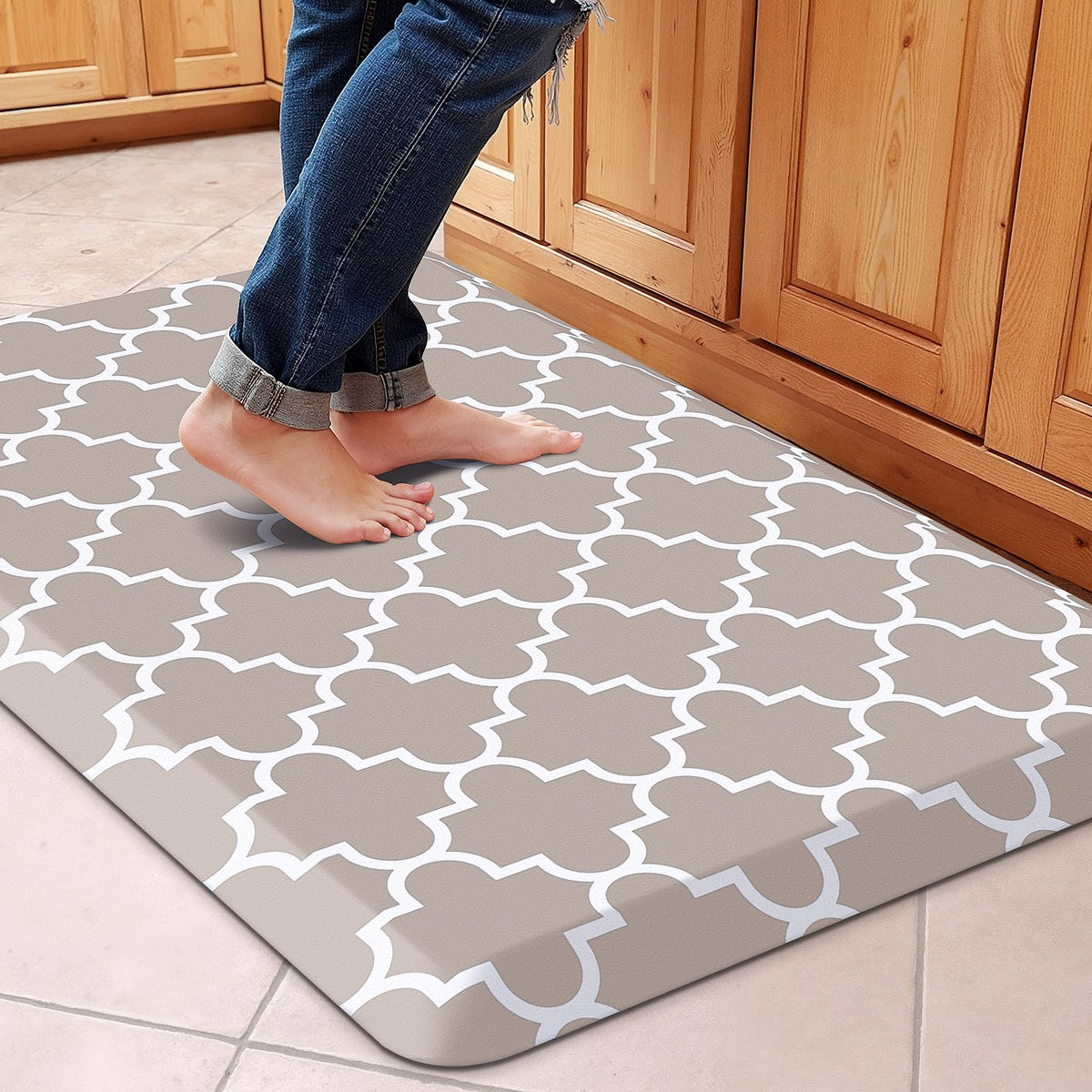 WISELIFE Anti-Fatigue Cushioned Kitchen Mat / Rug ,17.3"x 28",Non Slip Heavy Duty PVC Ergonomic Waterproof Comfort Rugs for Floor Home, Office, Sink, Laundry,Black